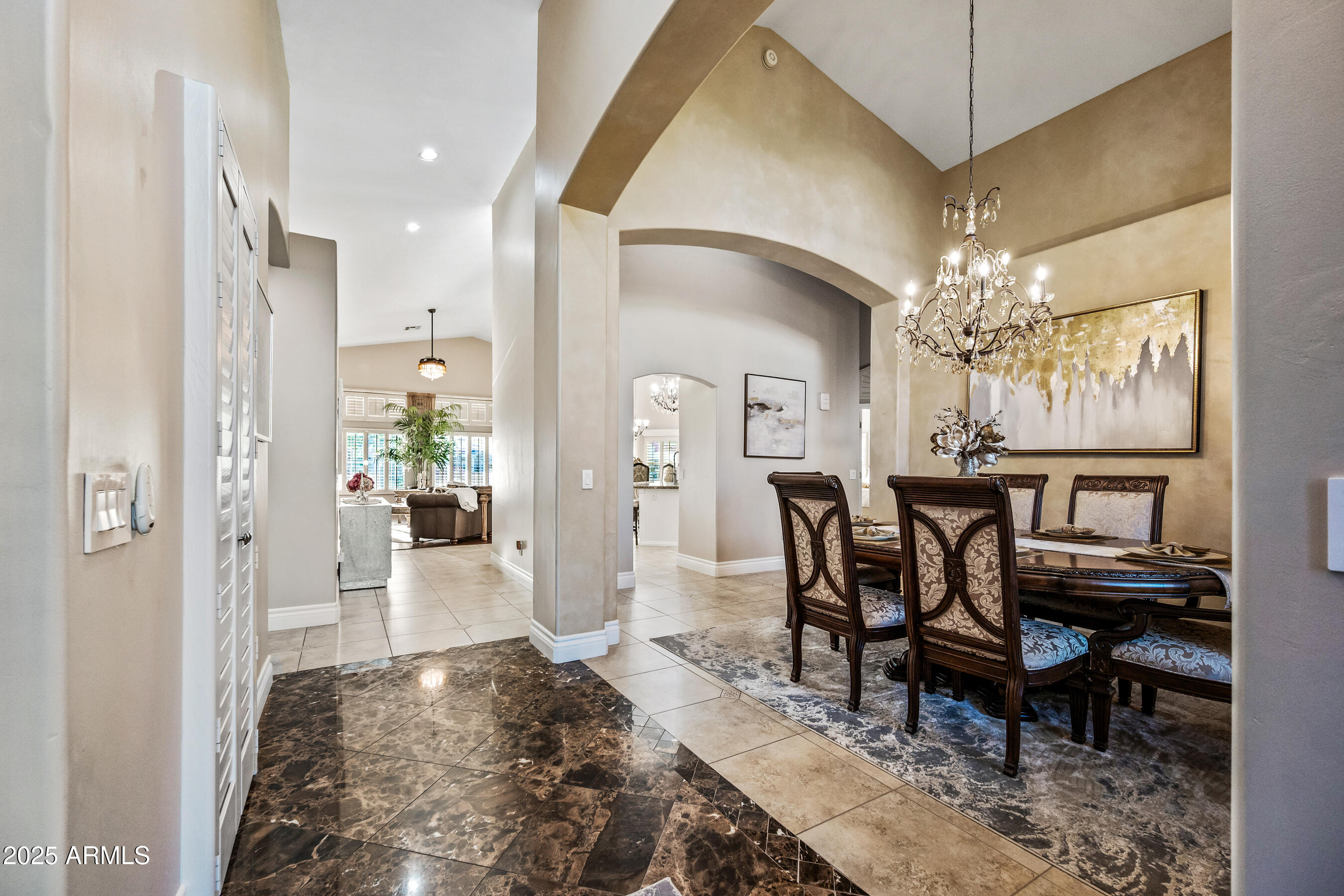 1817 E WILLOW TREE Court