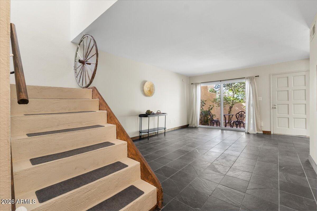 8422 N CENTRAL Avenue B