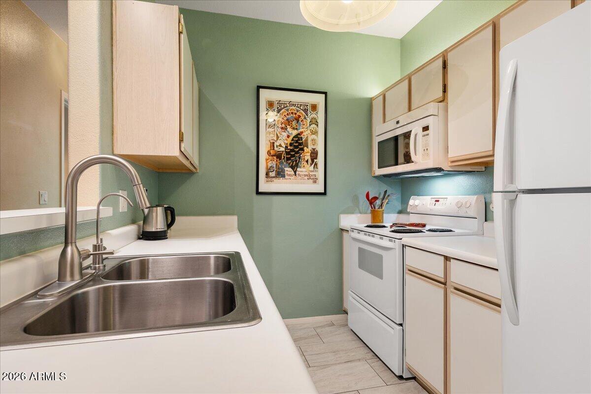 985 E Mingus Avenue 111