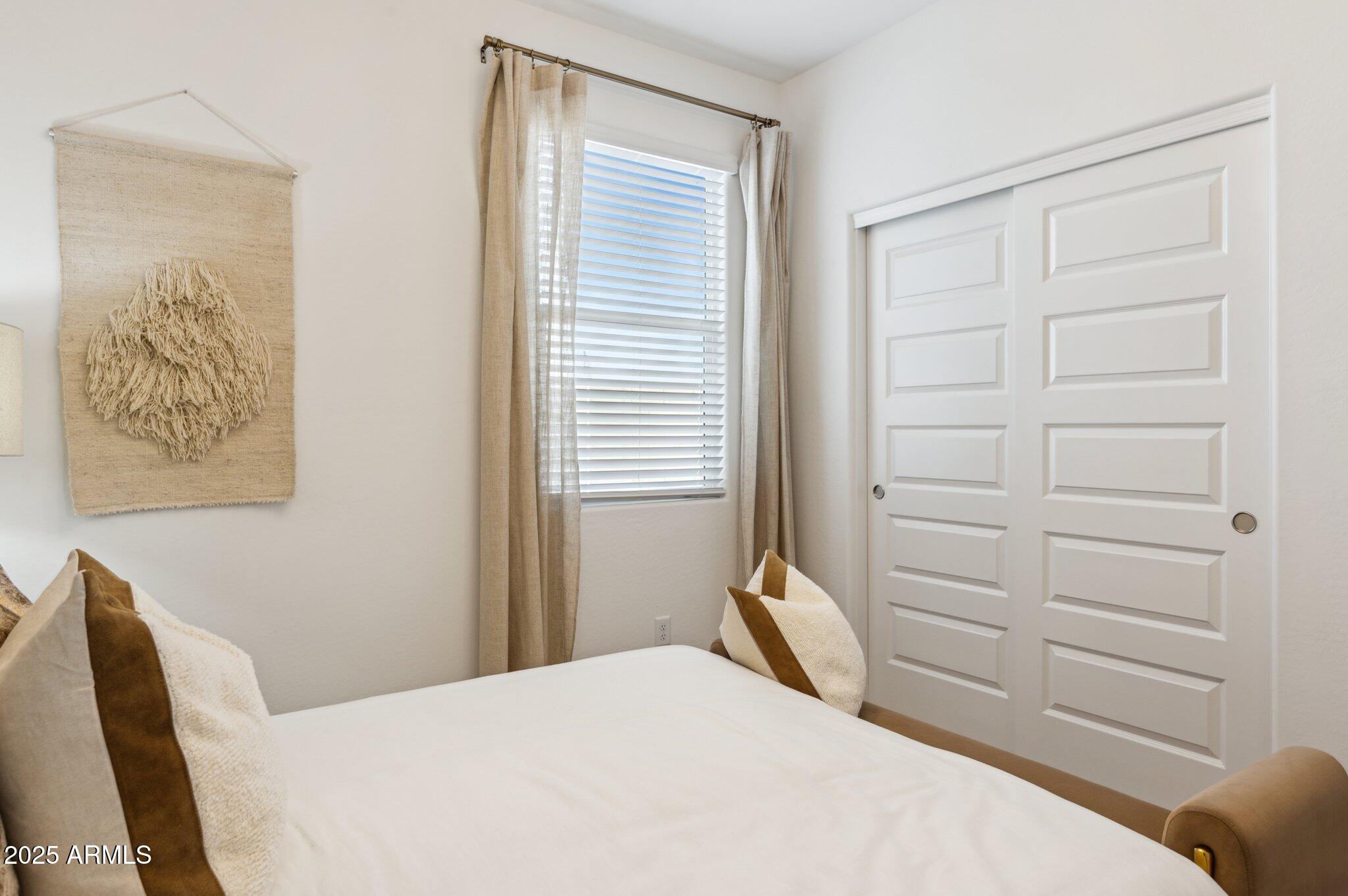 24067 W PAPAGO Street