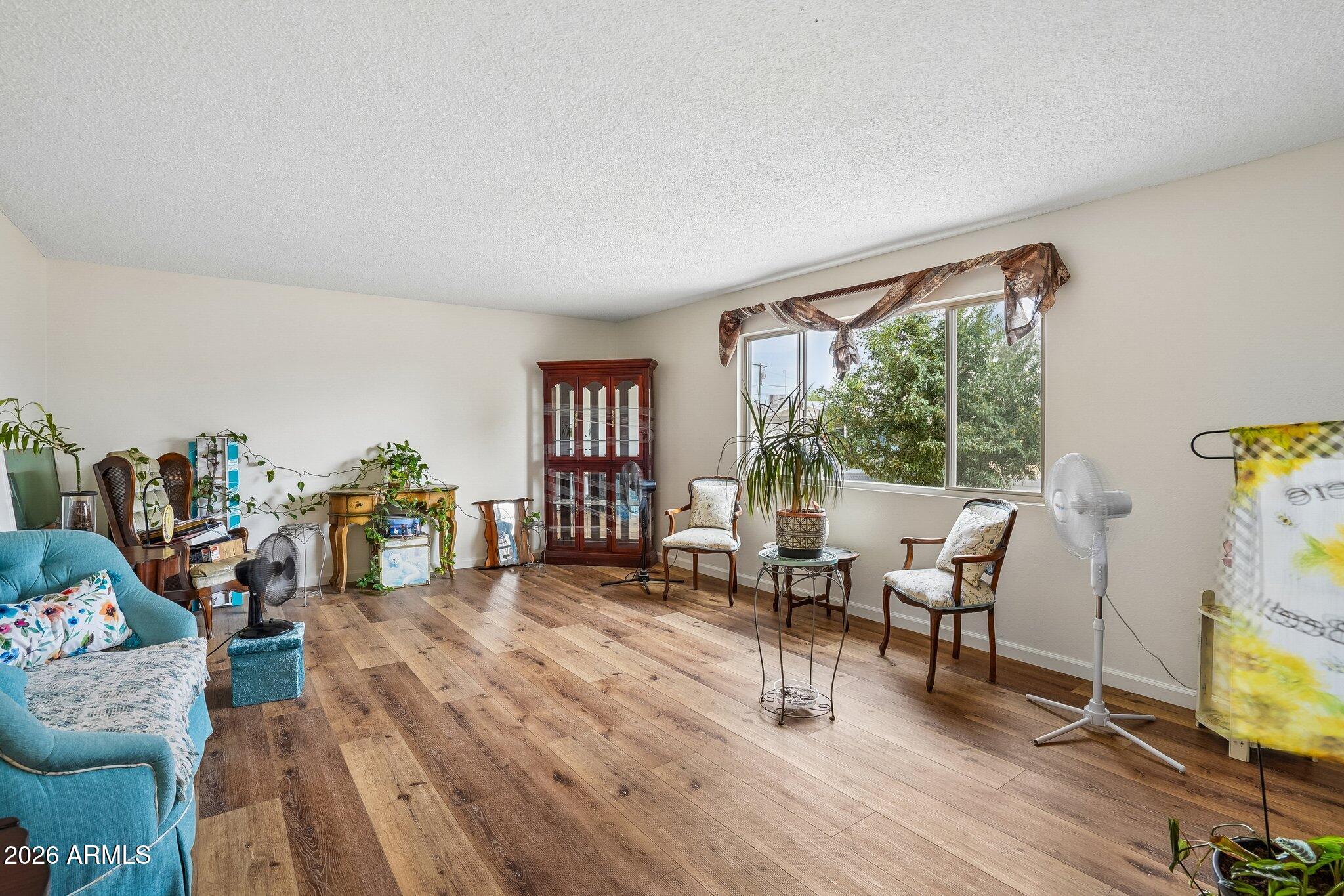 1114 E 9TH Place