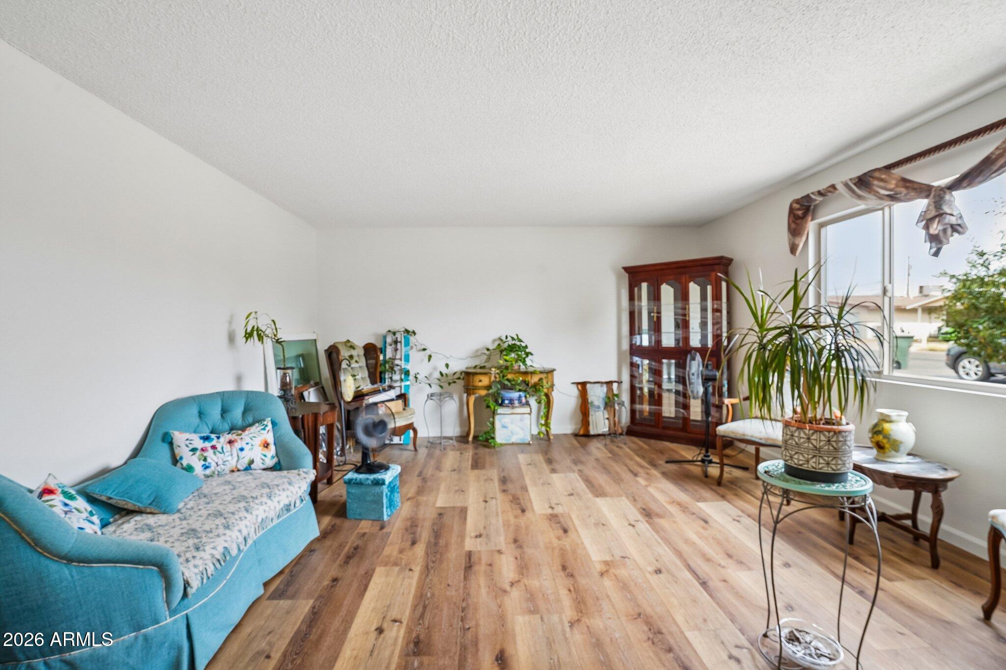 1114 E 9TH Place