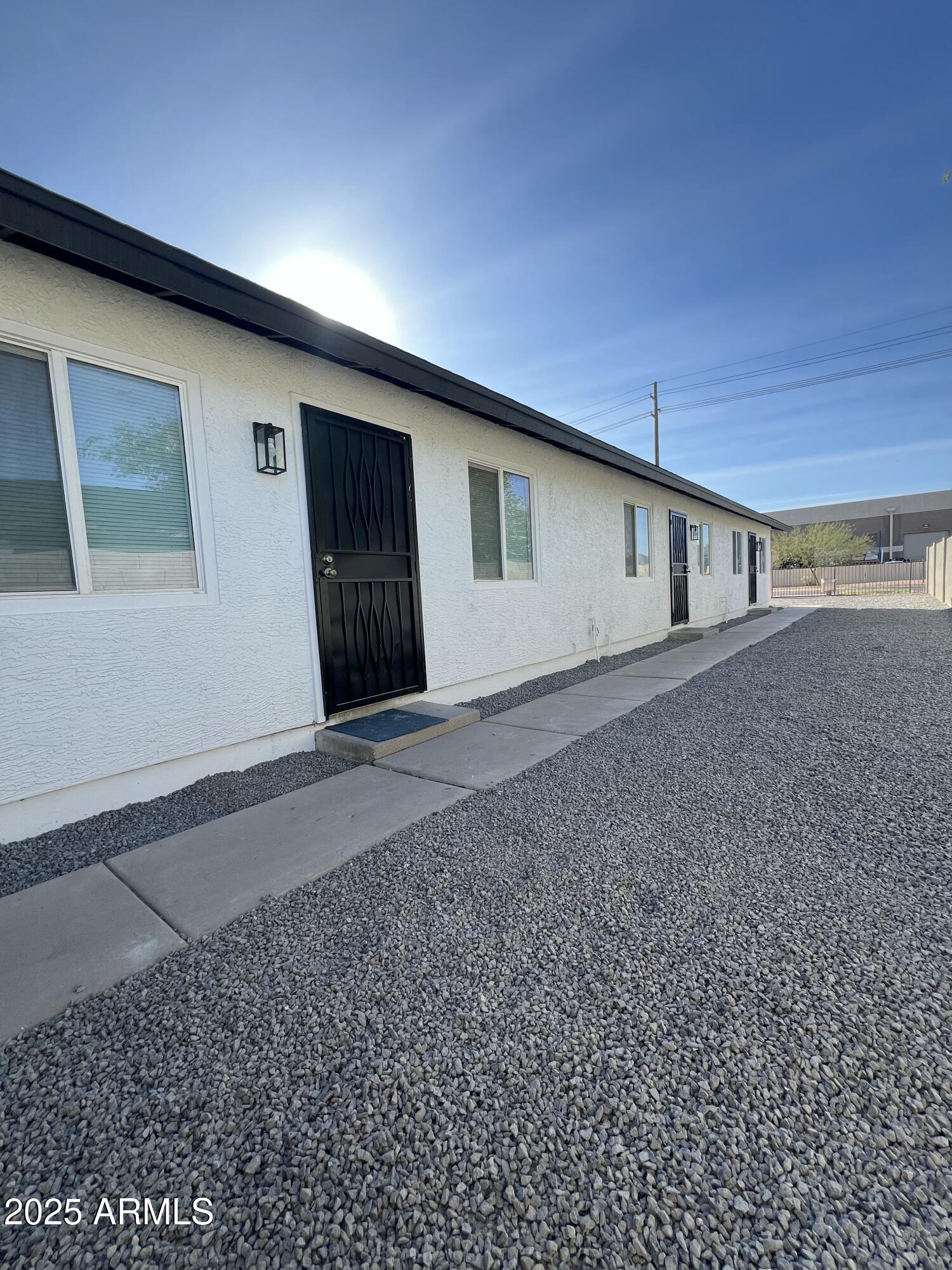 2904 E ROESER Road