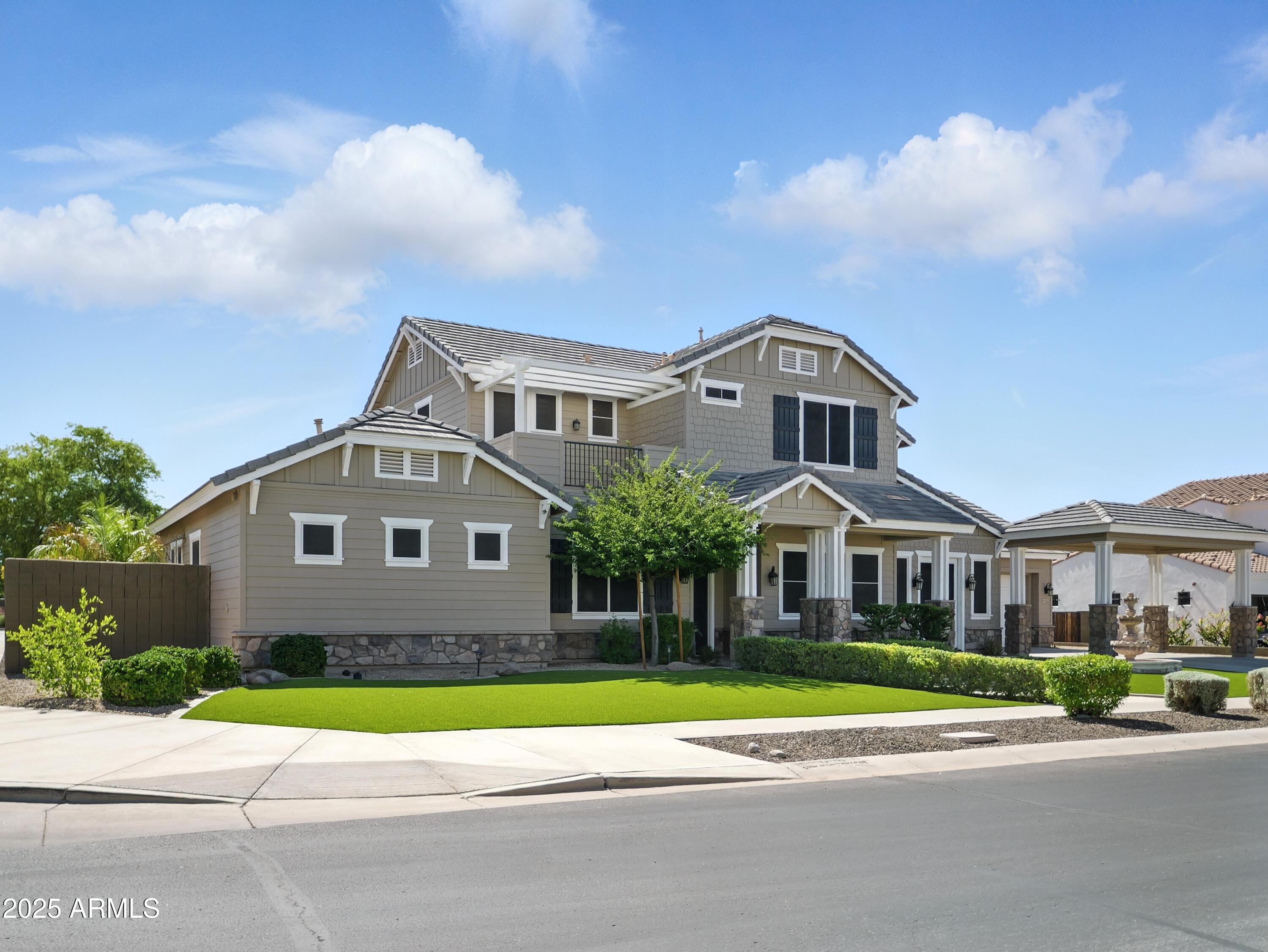 Homes 2 2822 E CONSTANCE Way