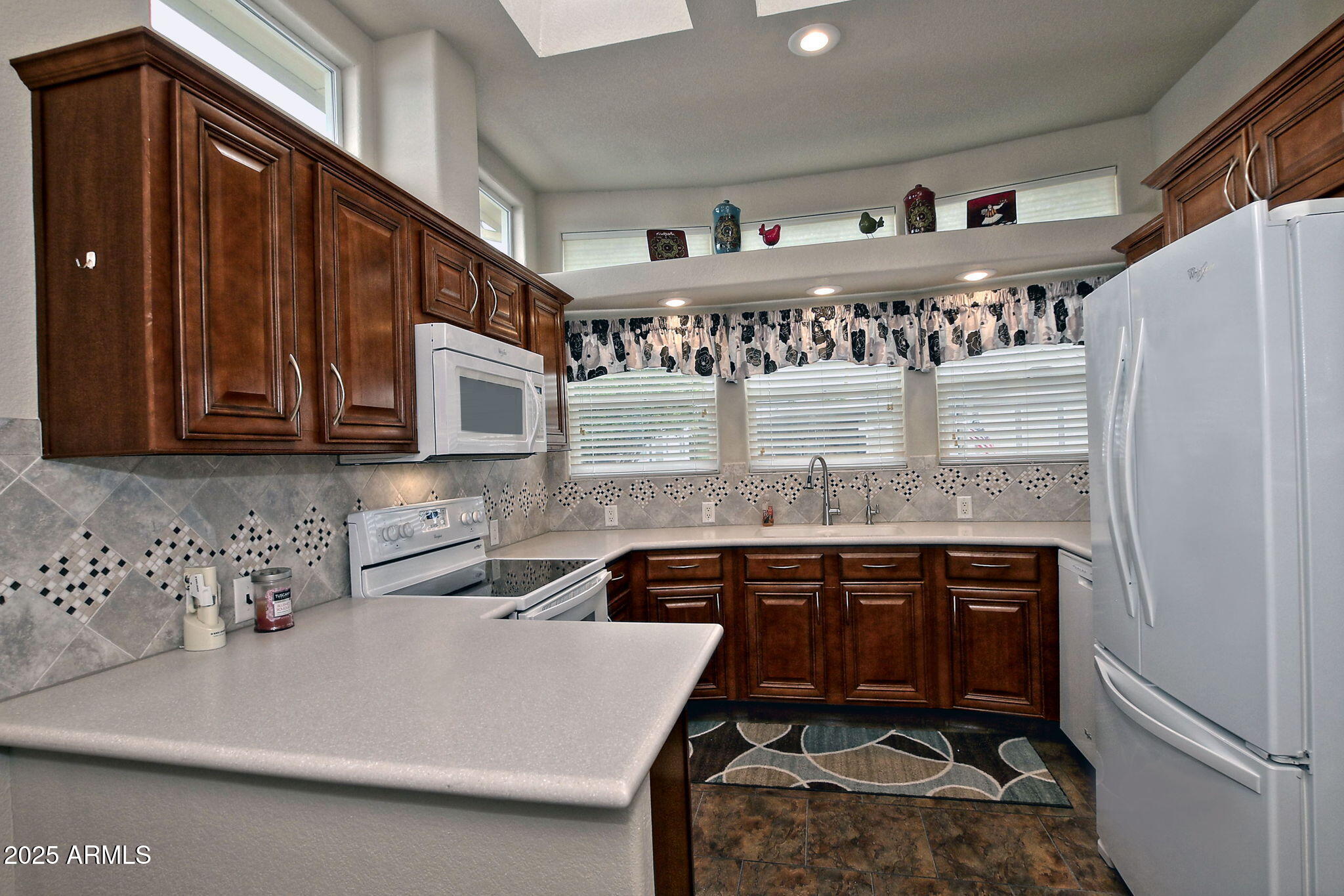 111 S GREENFIELD Road 462