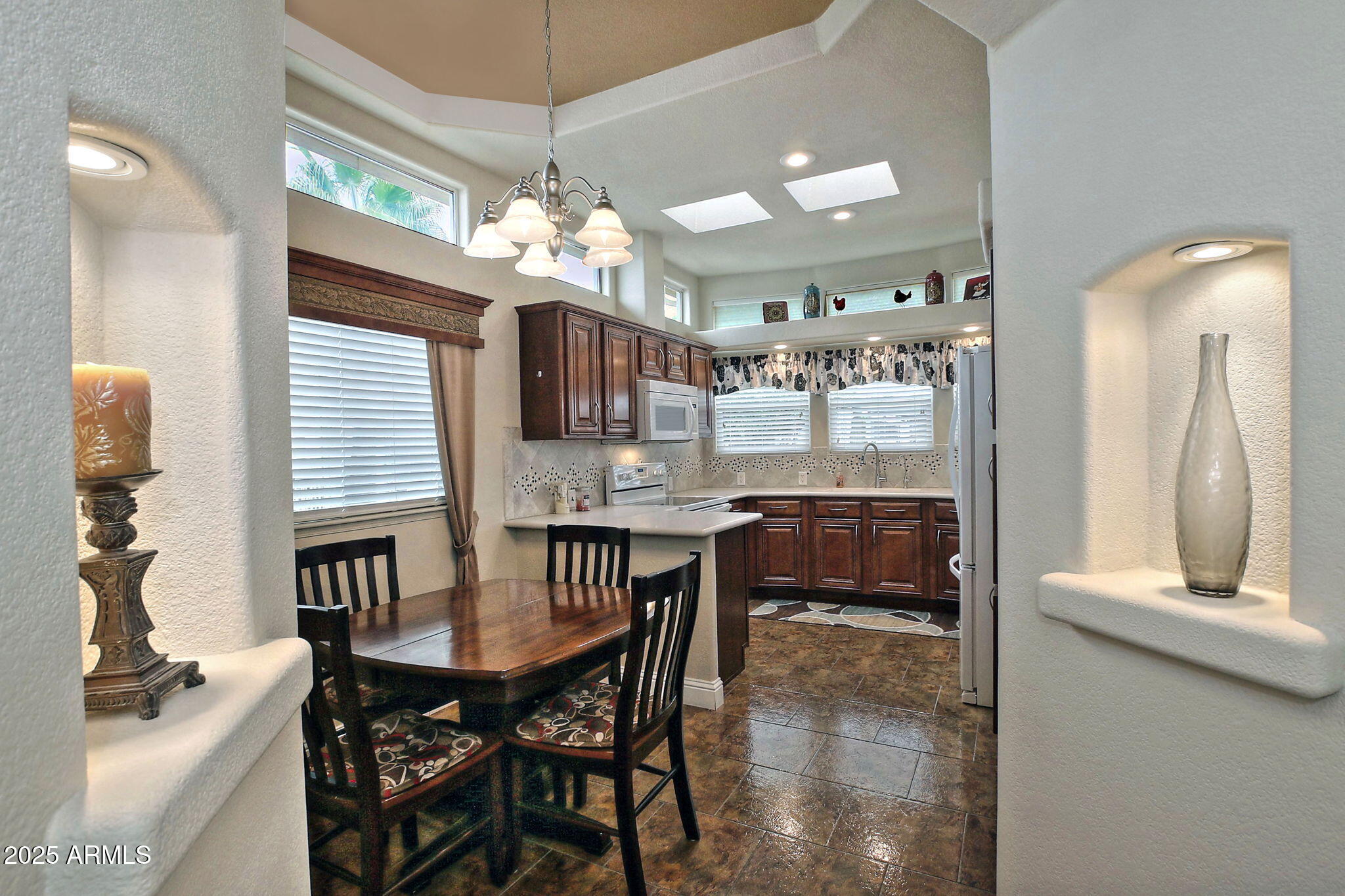 111 S GREENFIELD Road 462