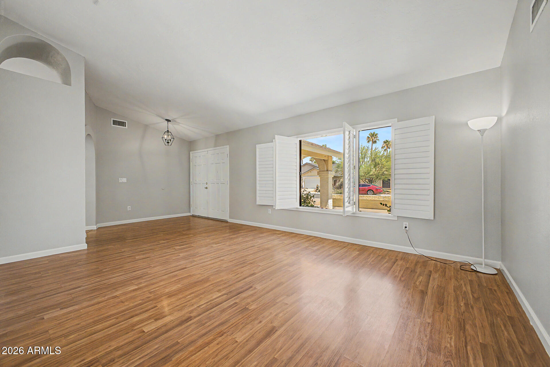 5731 E MARILYN Road