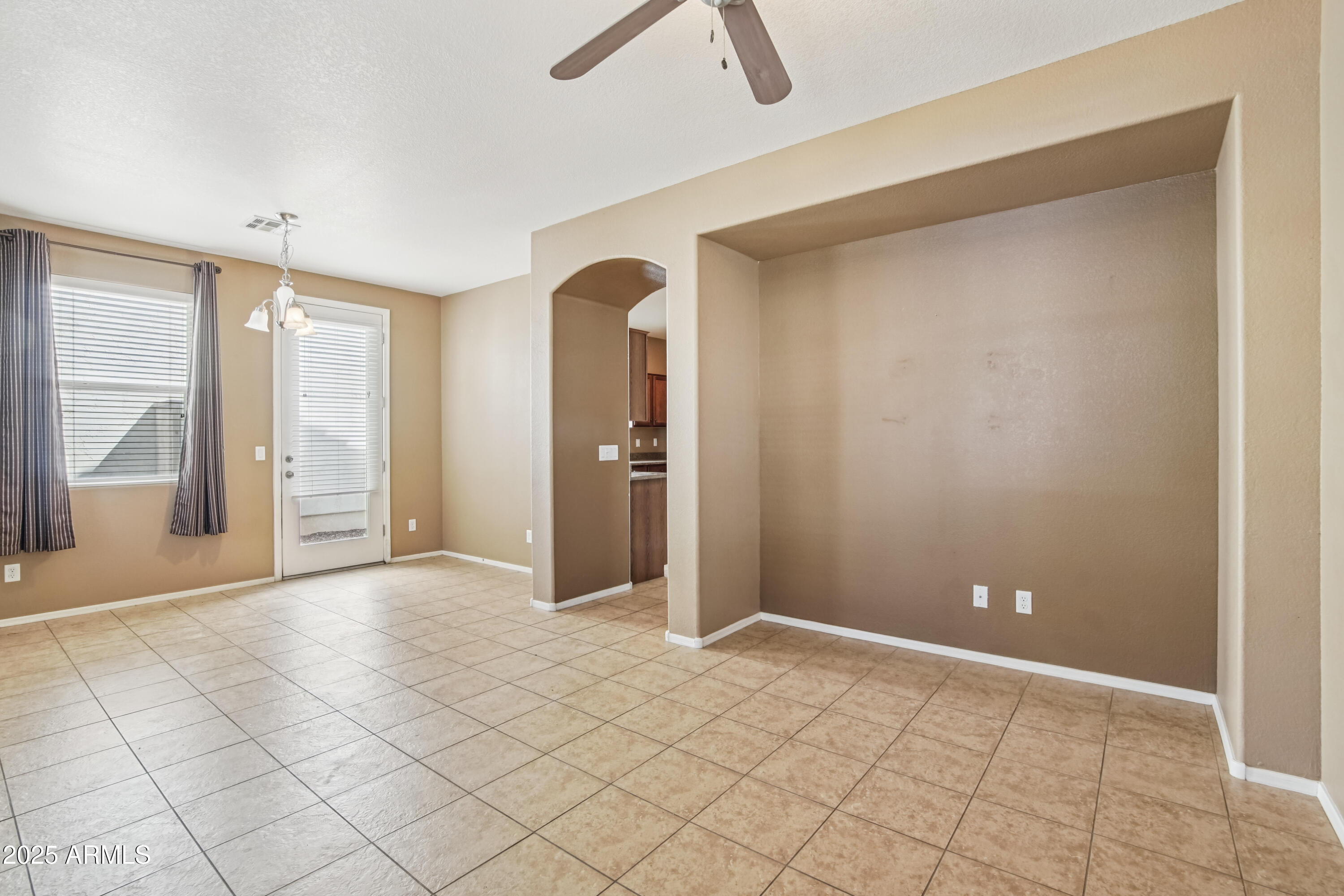 2947 N EVERGREEN Street