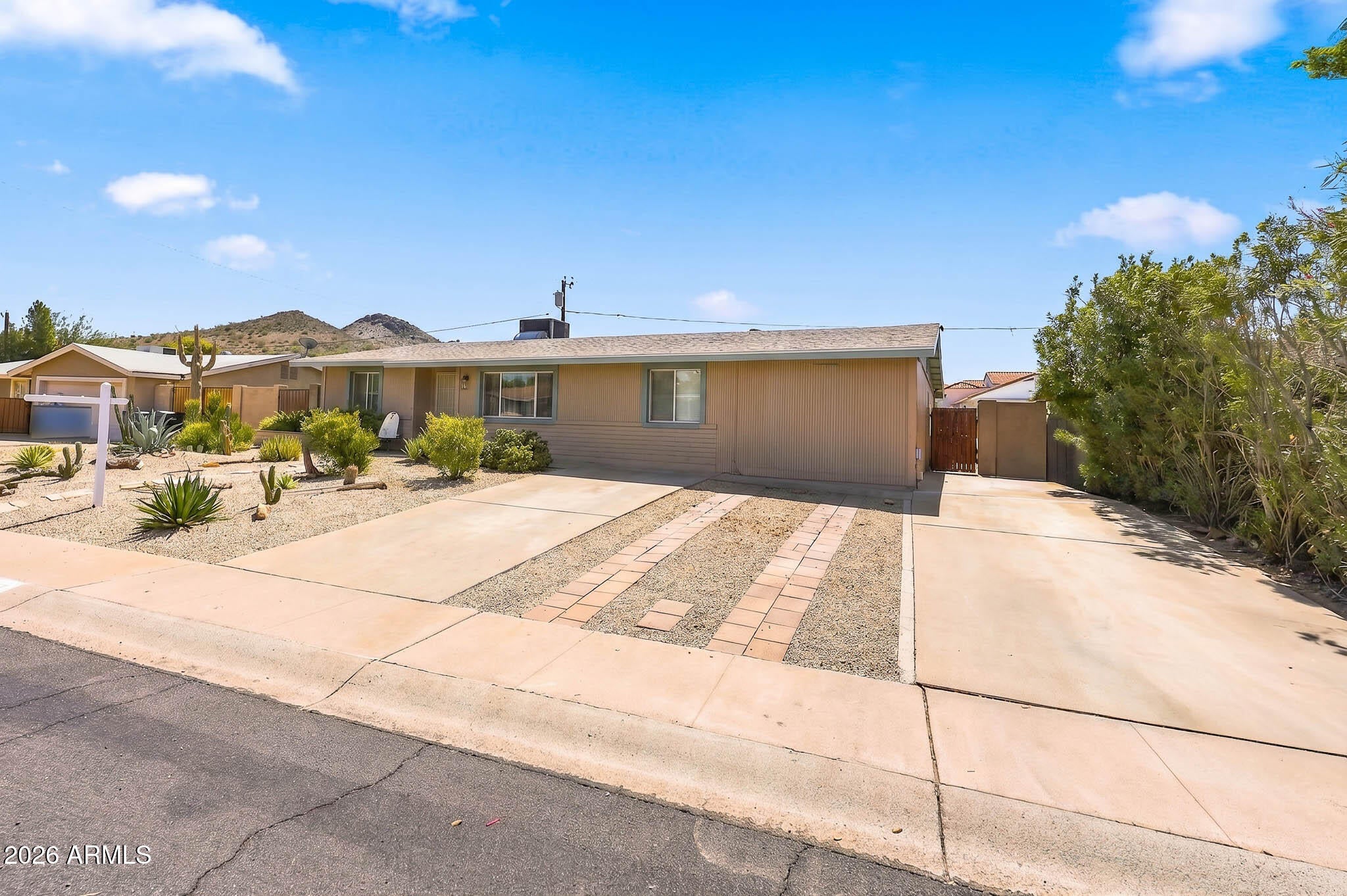 2217 E ACOMA Drive