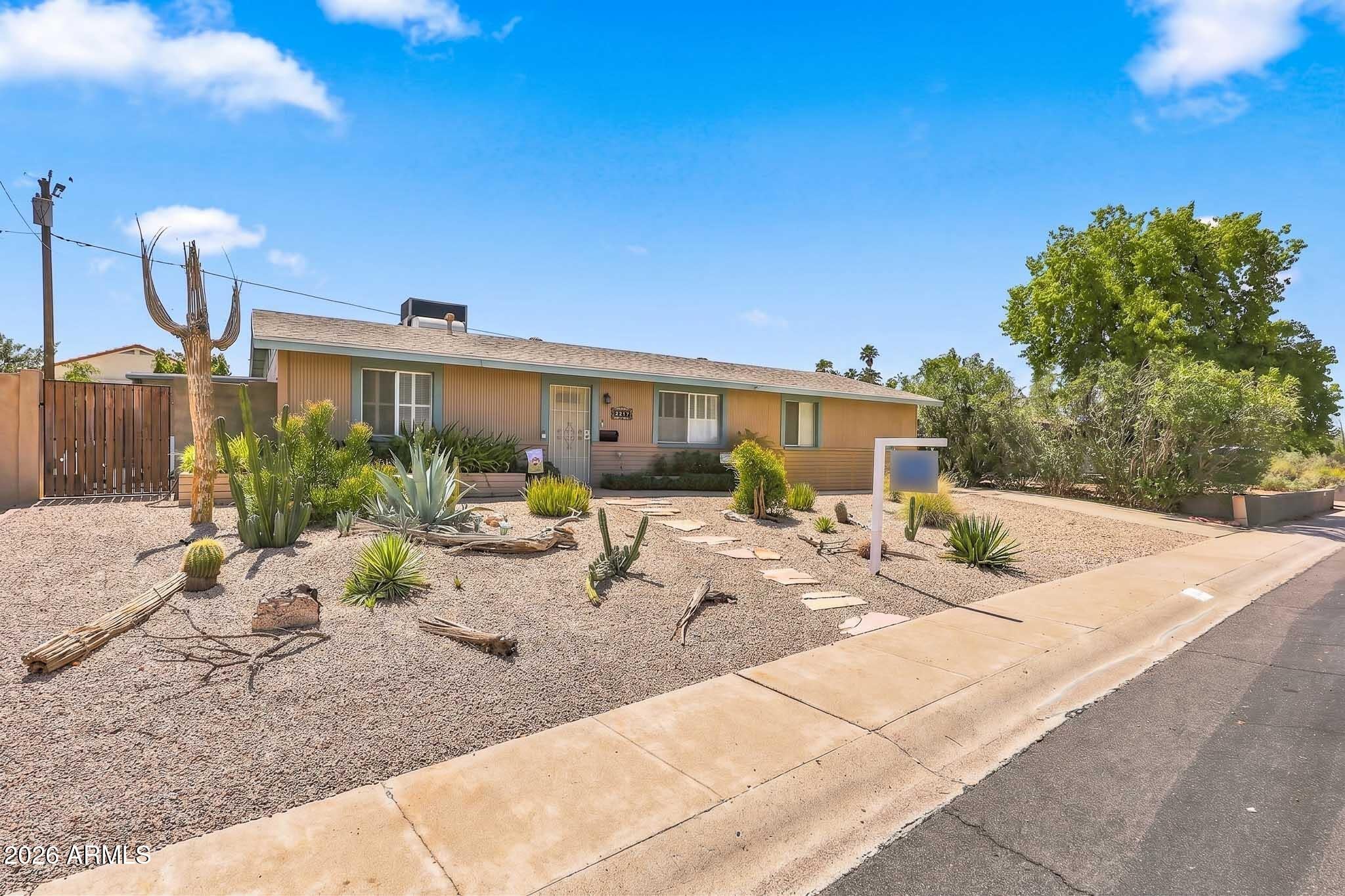 2217 E ACOMA Drive