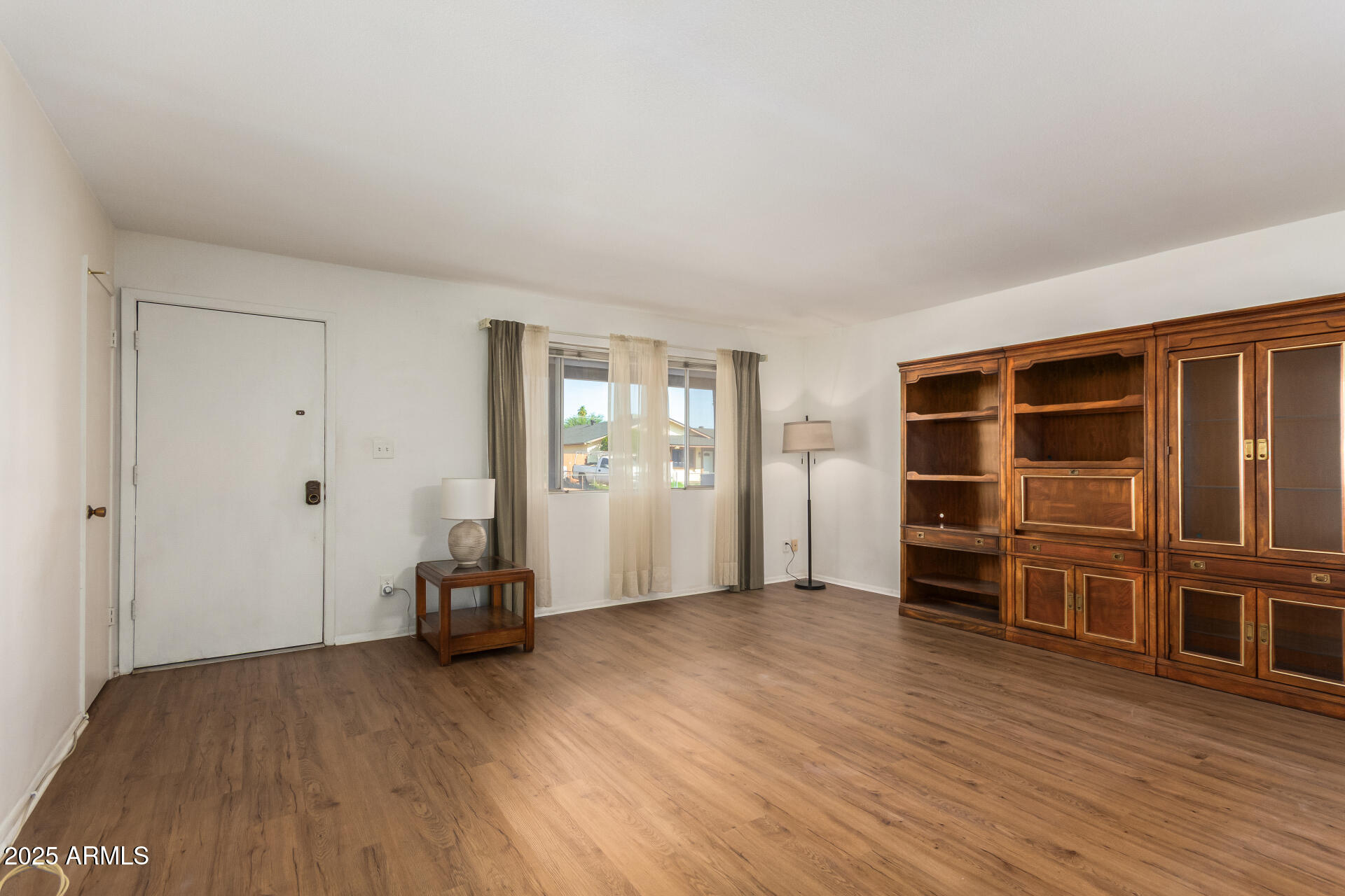 5541 W WINDSOR Avenue