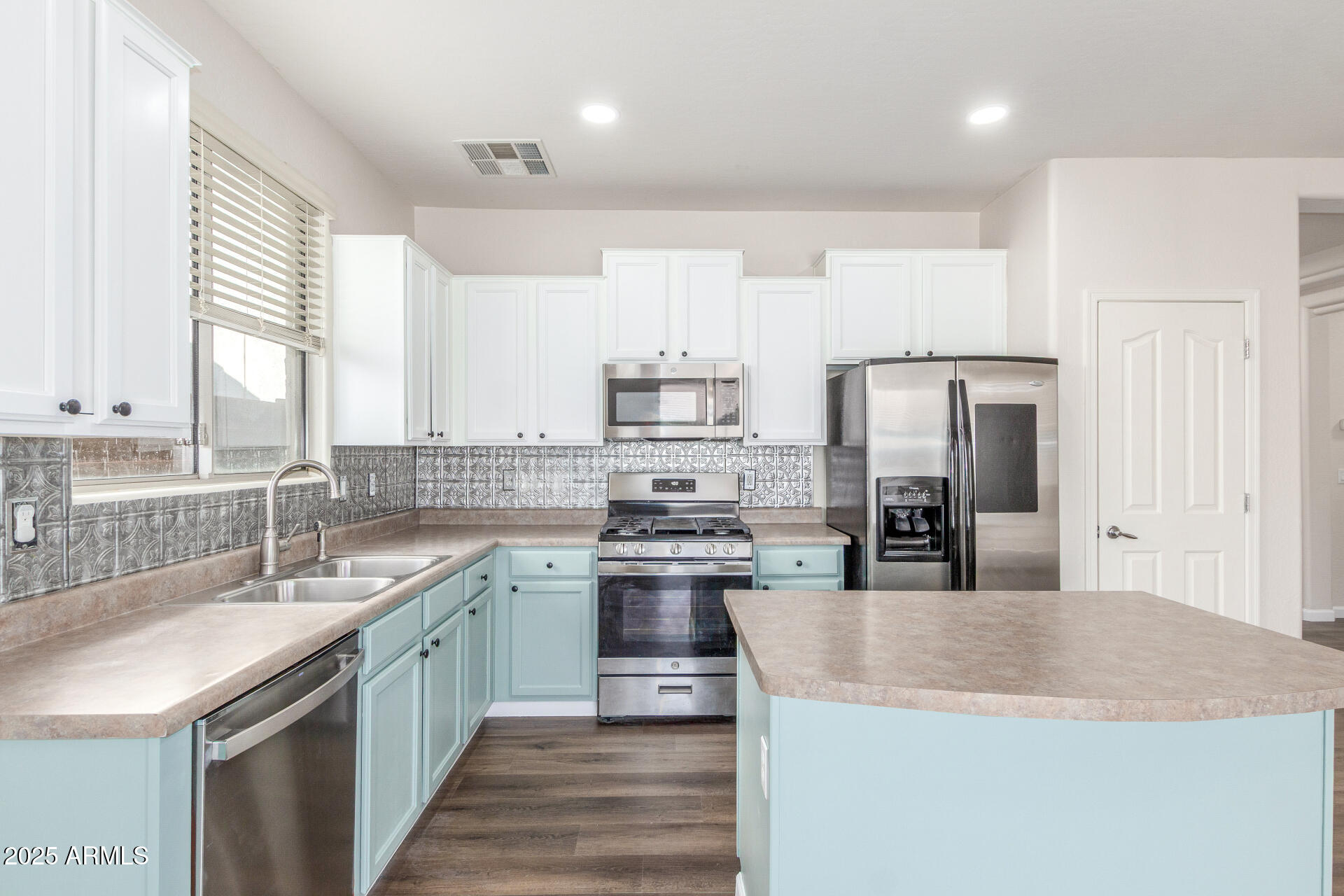 Homes 4 19318 E REINS Road