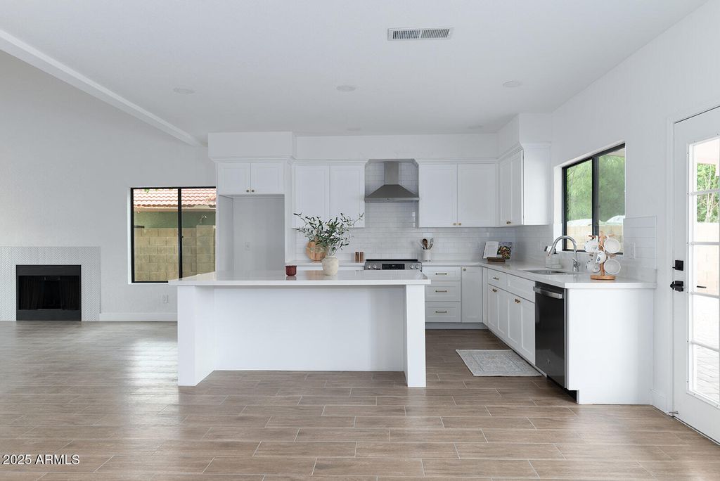Photo of 551 E Juanita Avenue, Gilbert, AZ 85234 (MLS # 6932910)