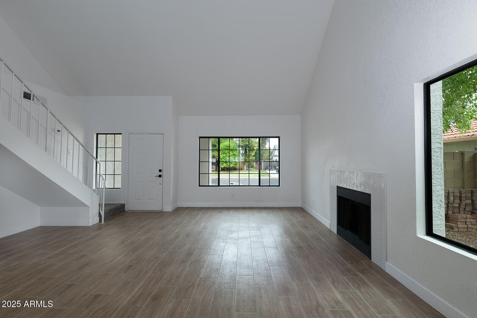 551 E JUANITA Avenue