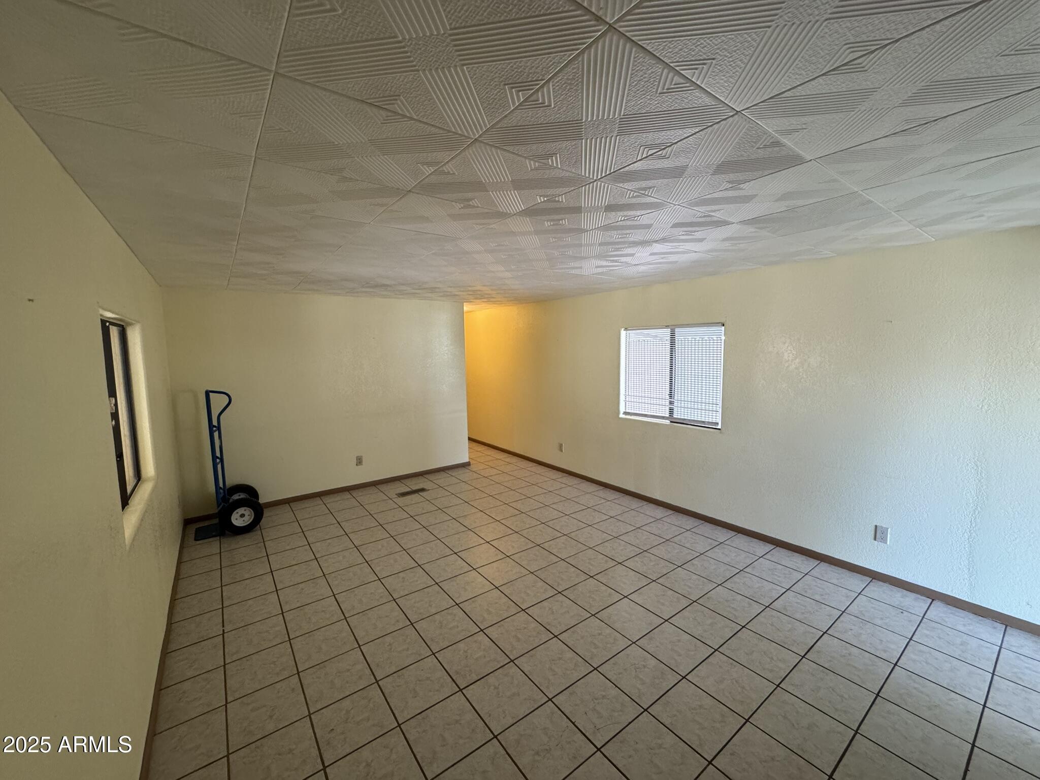 4065 E UNIVERSITY Drive 564