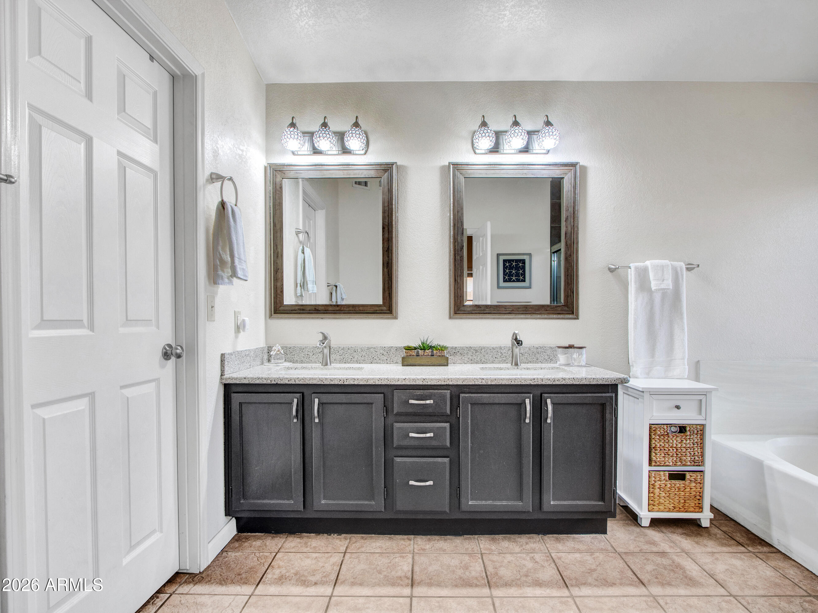 GARDEN POINT LOT 1-71 74-155 TR A B - Residential