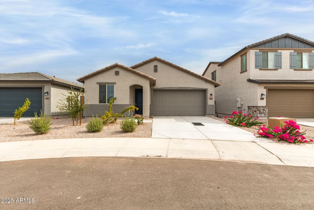 Photo of 25237 W Huntington Drive, Buckeye, AZ 85326 (MLS # 6915411)