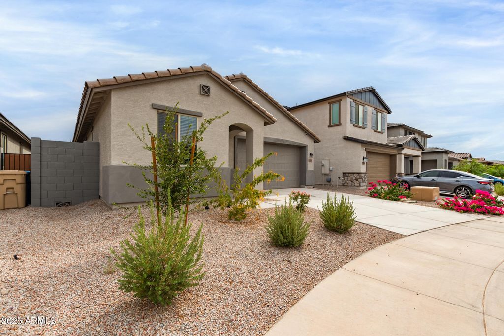 Photo of 25237 W Huntington Drive, Buckeye, AZ 85326 (MLS # 6915411)
