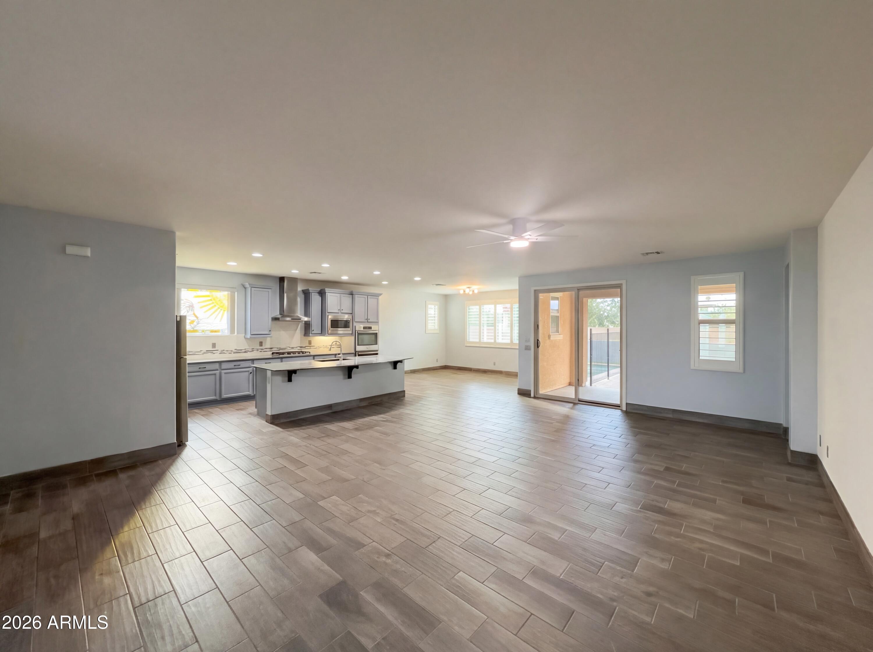 18607 W PIONEER Street