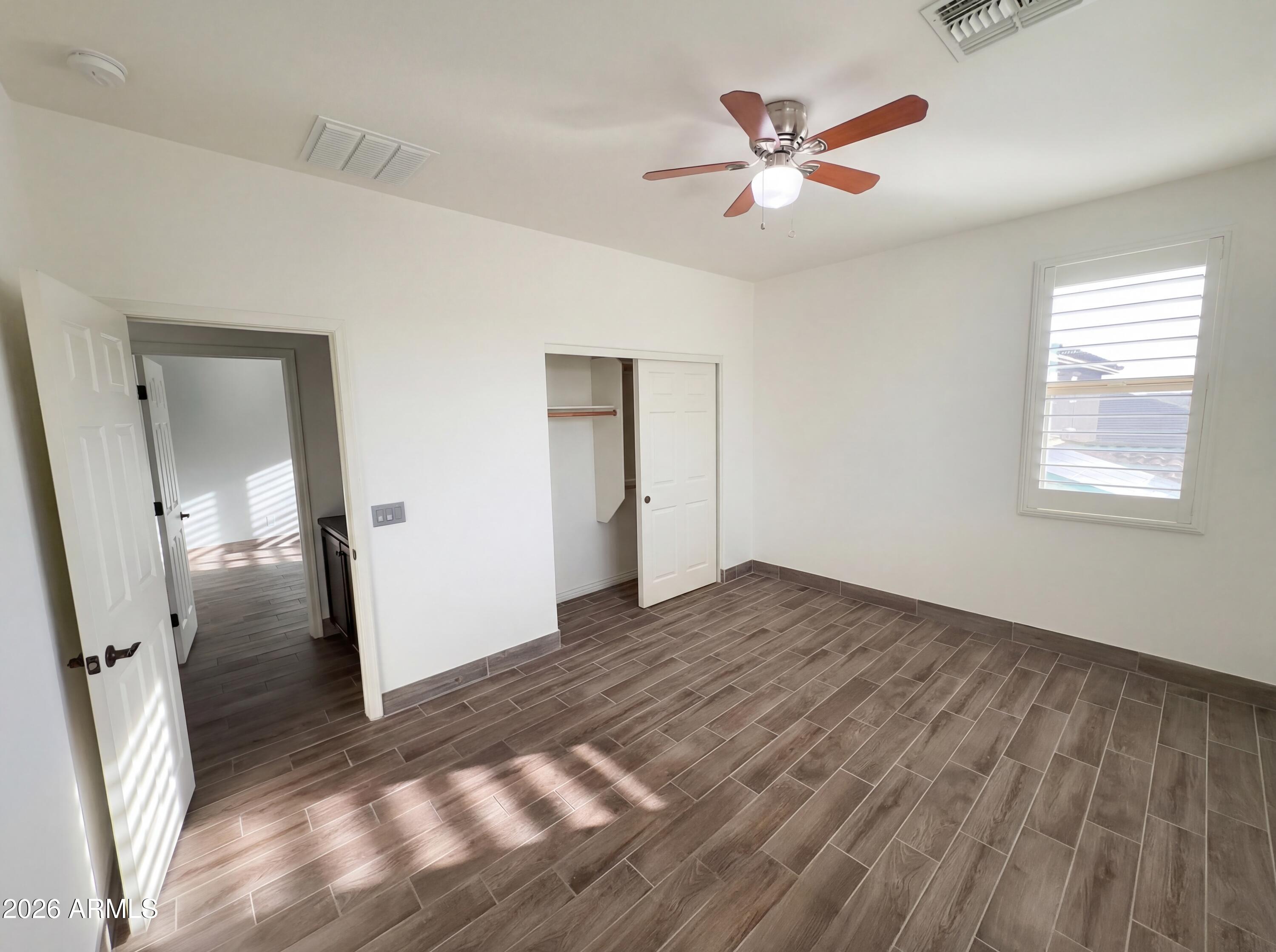 18607 W PIONEER Street