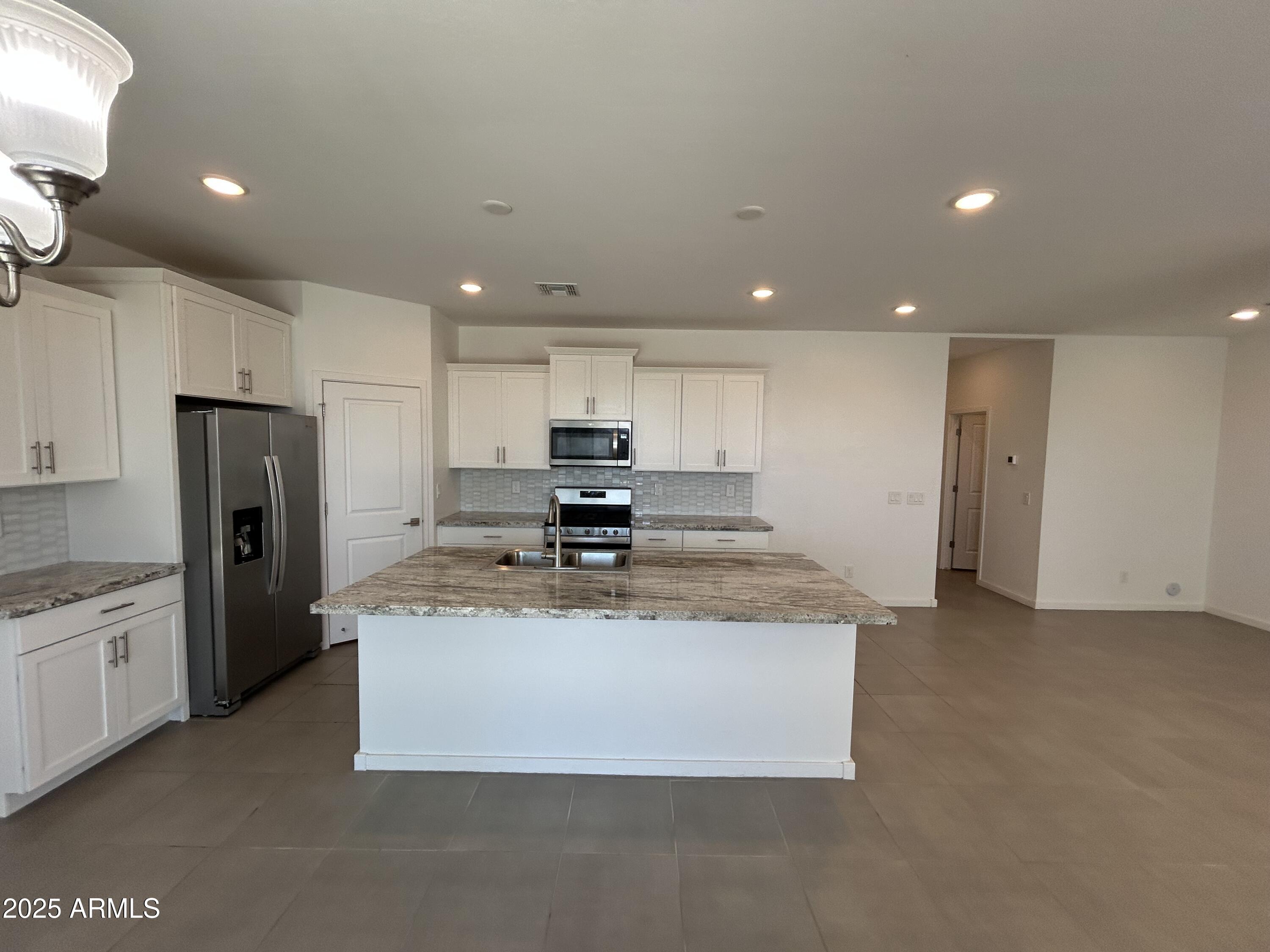 40471 W SUNLAND Drive