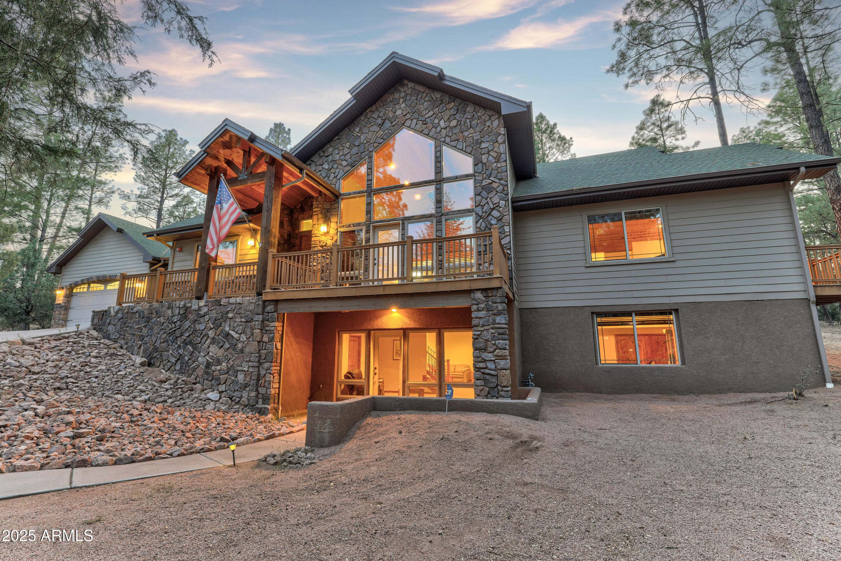 1085 E HIGHLINE Drive