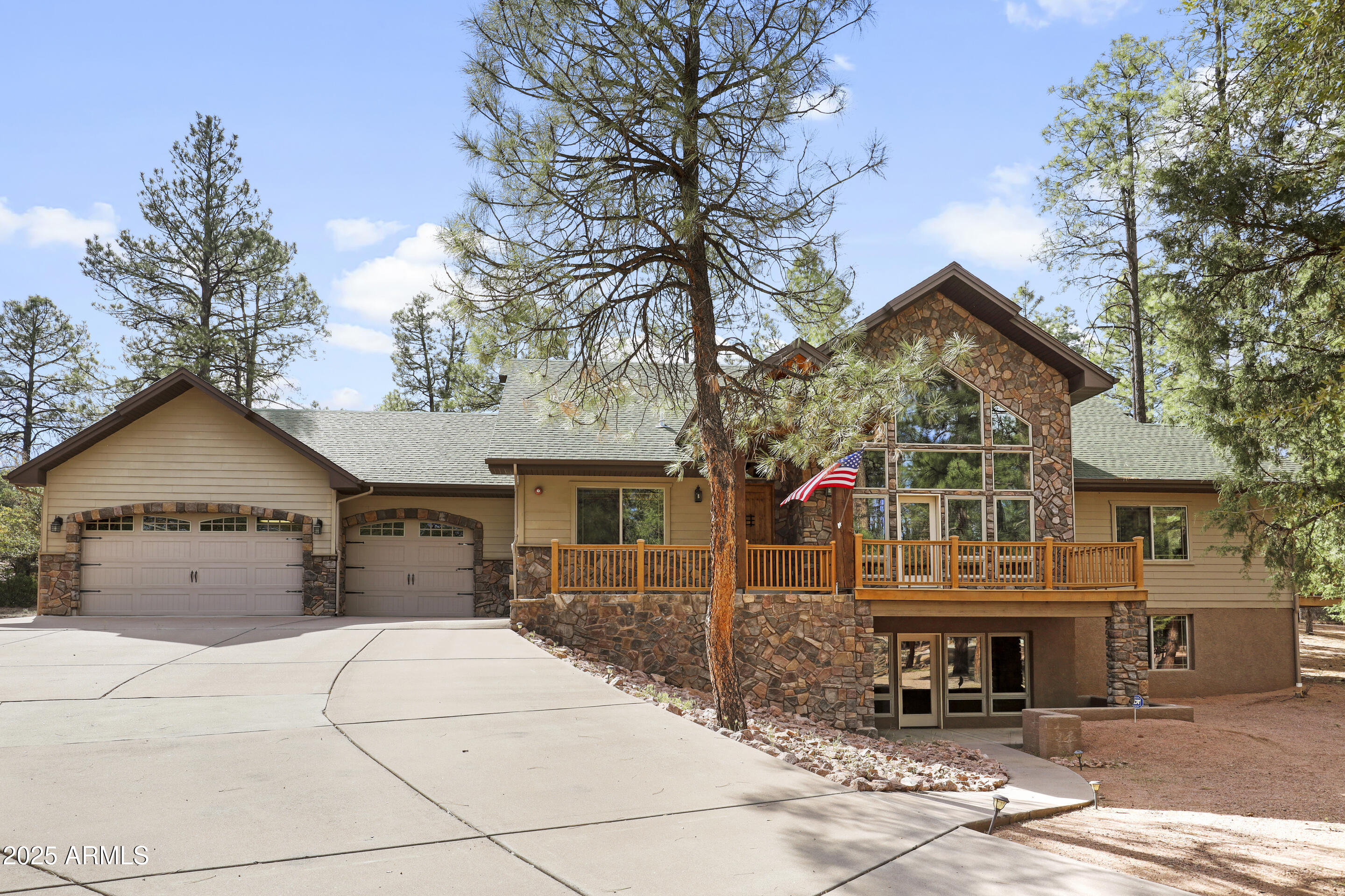 1085 E HIGHLINE Drive