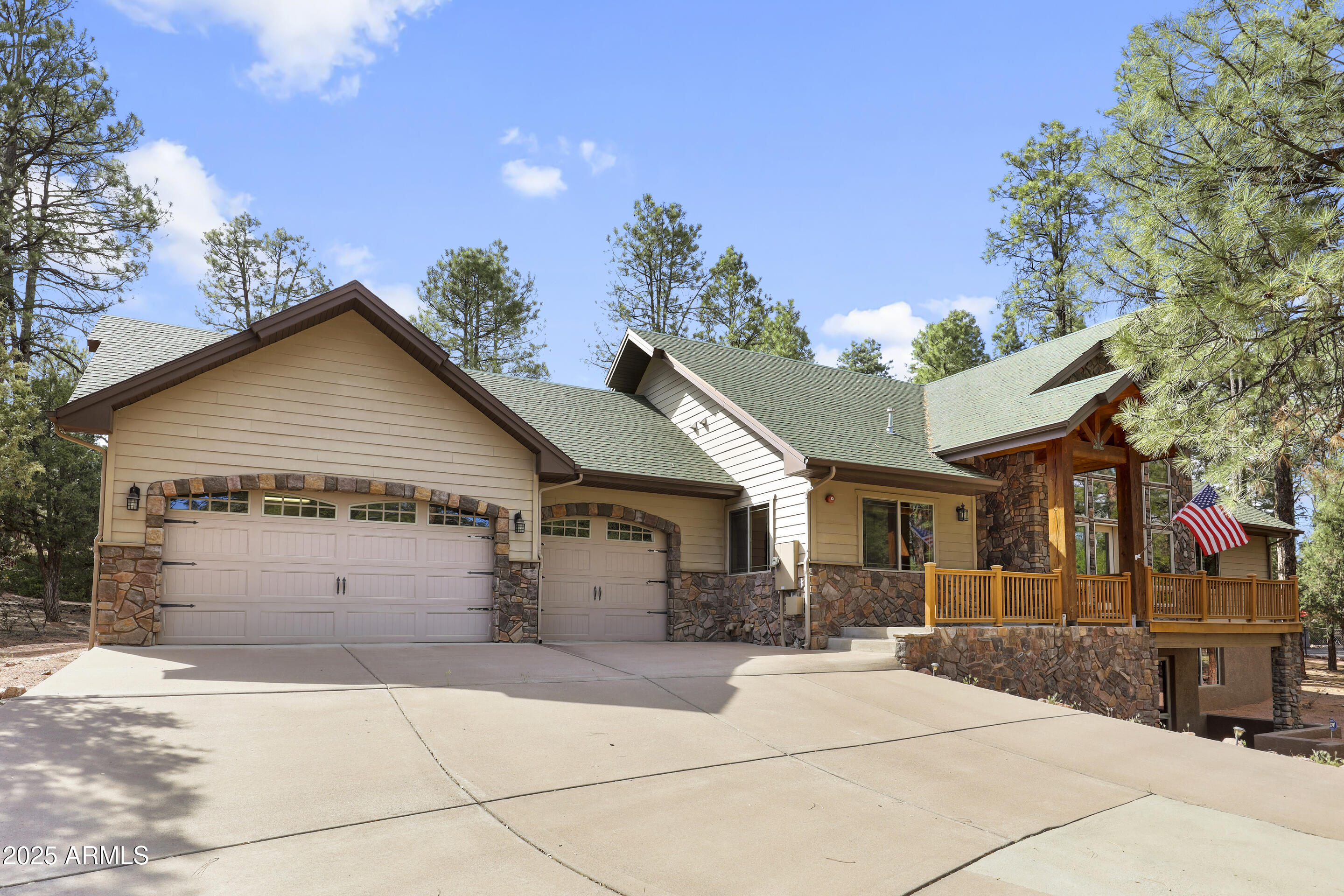 1085 E HIGHLINE Drive