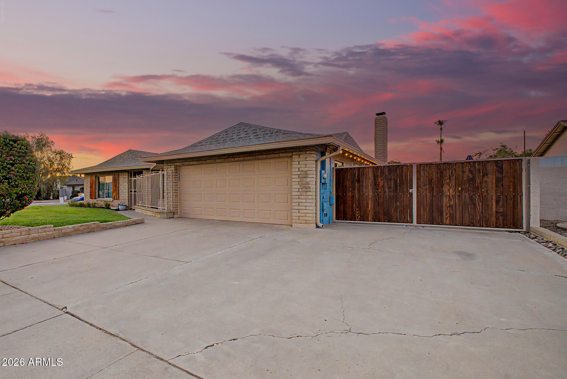 4966 W ONYX Avenue