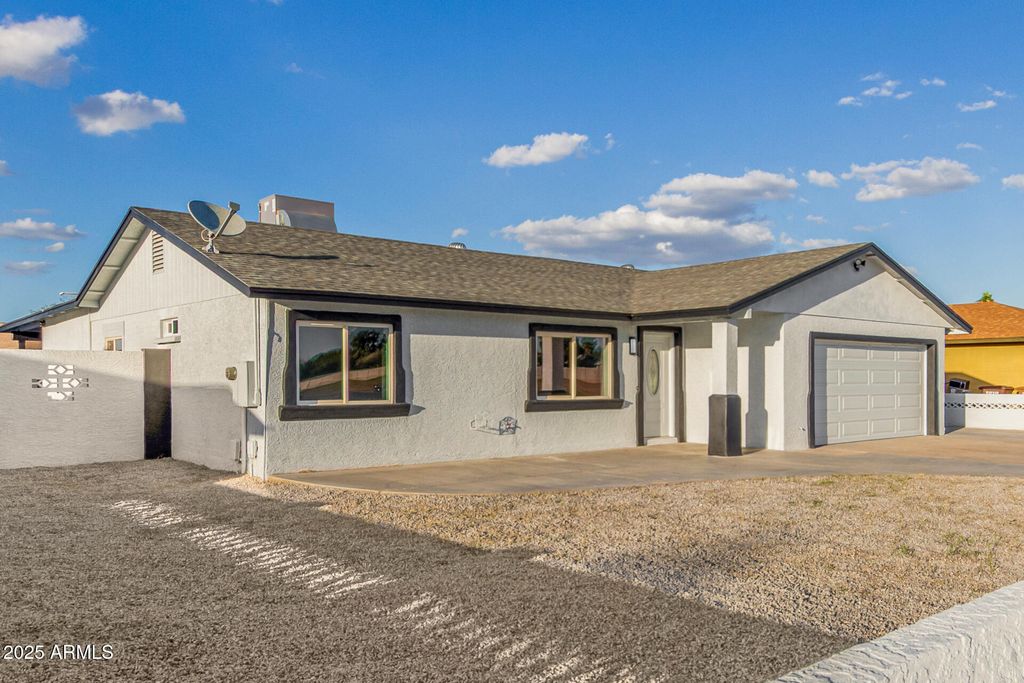 Photo of 9450 W Mission Lane, Peoria, AZ 85345 (MLS # 6935347)