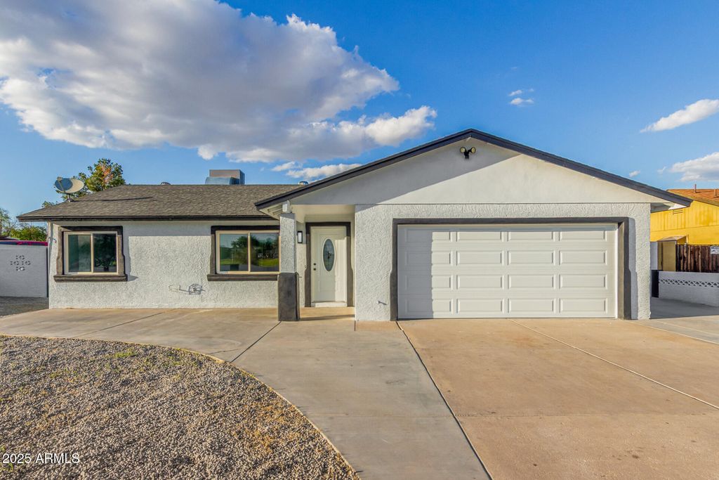 Photo of 9450 W Mission Lane, Peoria, AZ 85345 (MLS # 6935347)