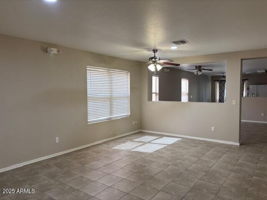 Photo of 556 W Mirage Loop, Casa Grande, AZ 85122 (MLS # 6902554)