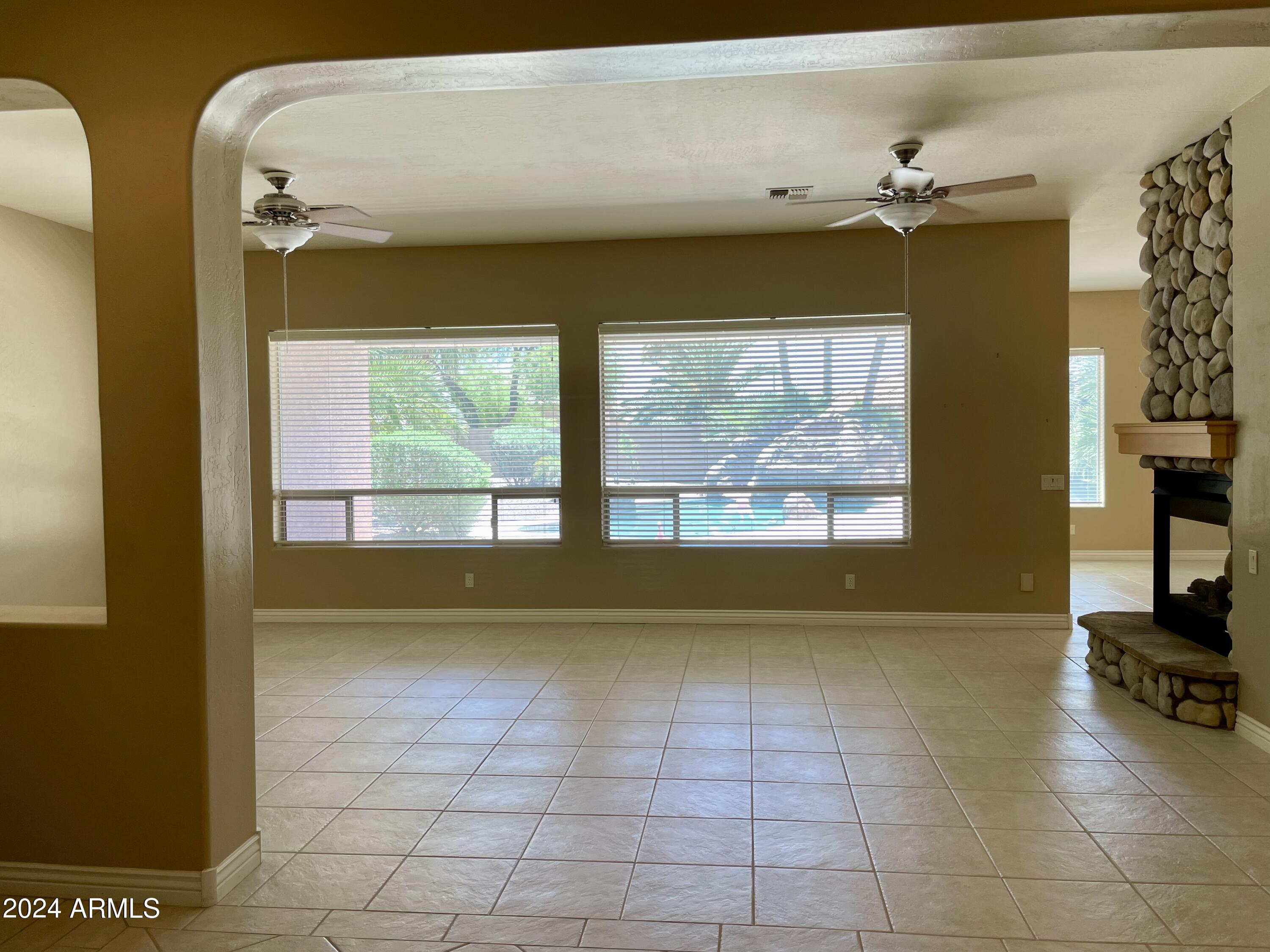 171 W FLAGSTONE Place