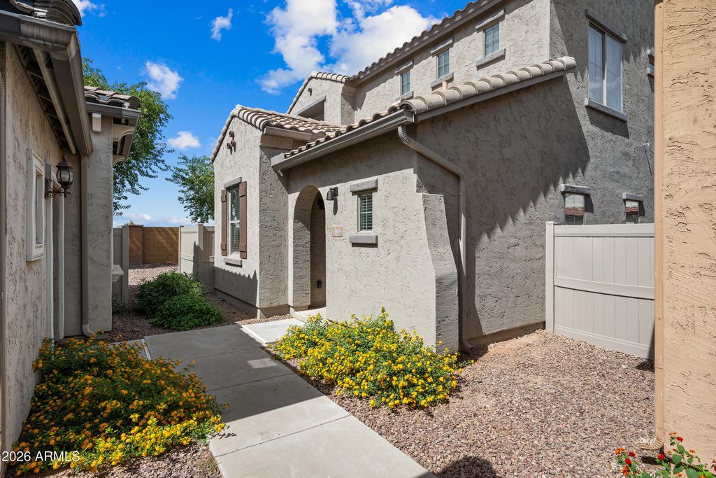 Photo of 1948 W Davis Road, Phoenix, AZ 85023 (MLS # 7031211)