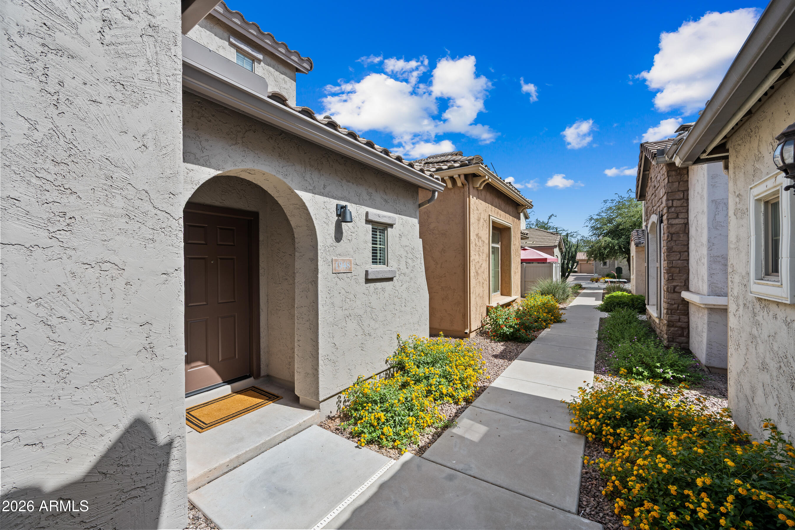 1948 W DAVIS Road