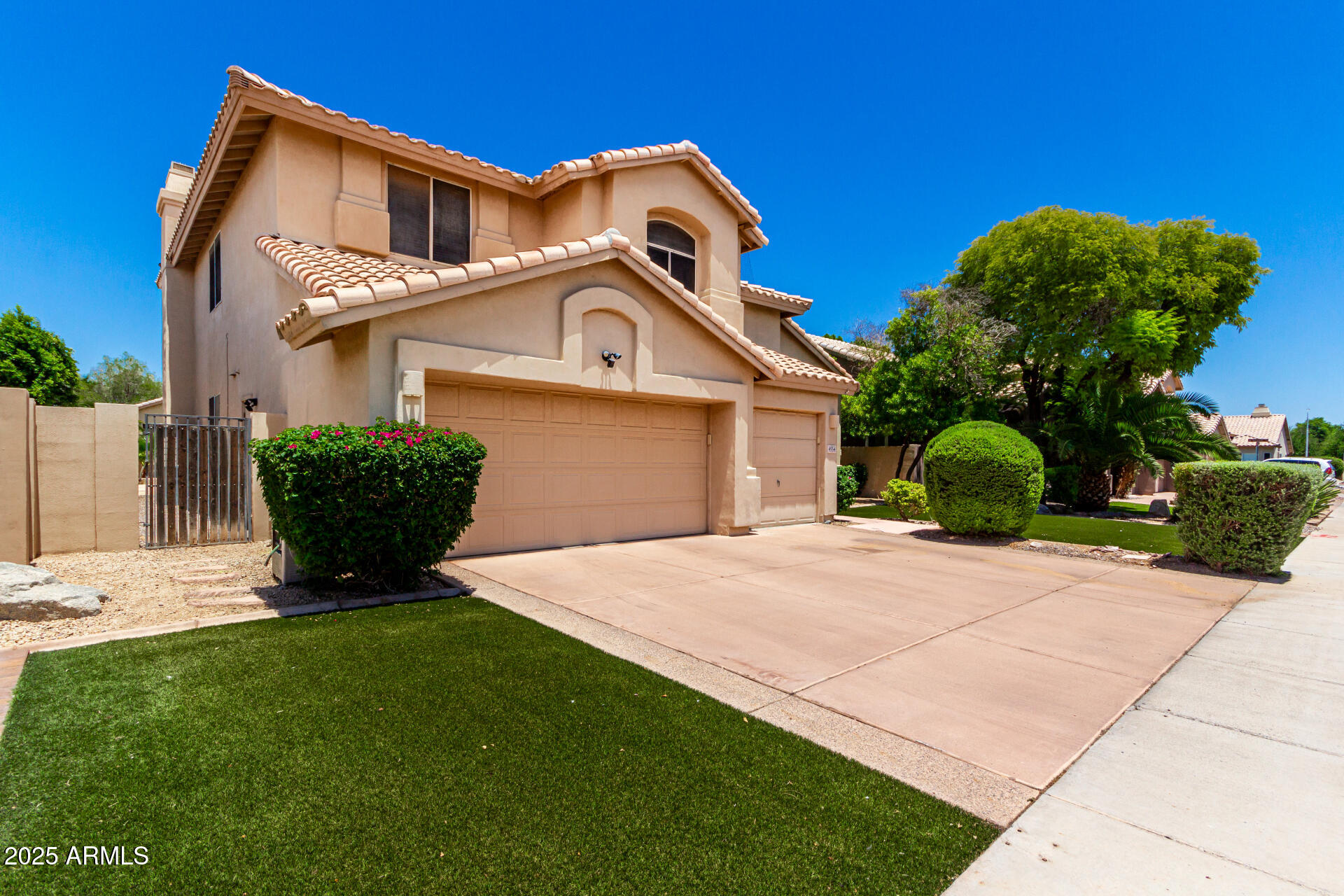 4554 W DETROIT Street