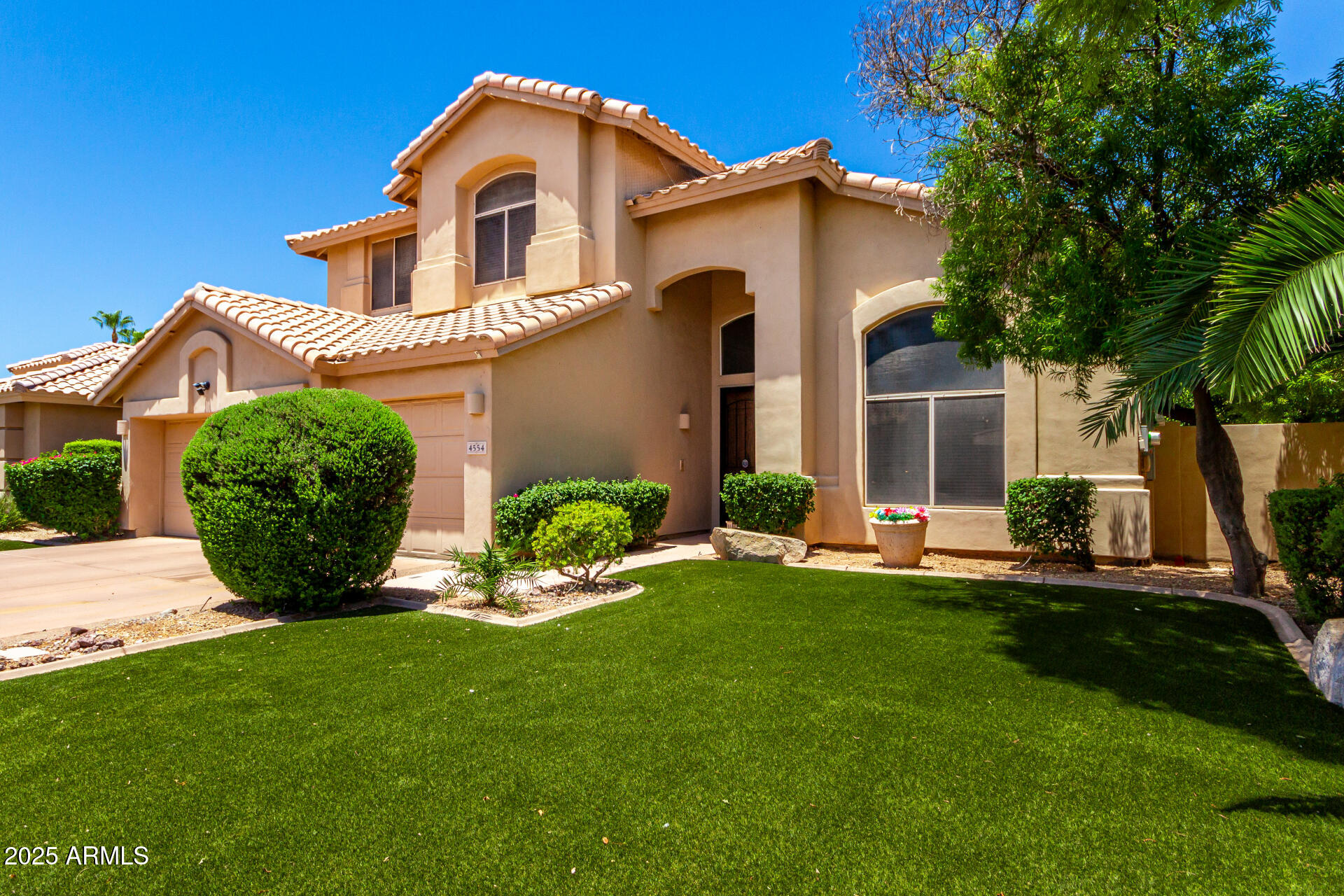 4554 W DETROIT Street