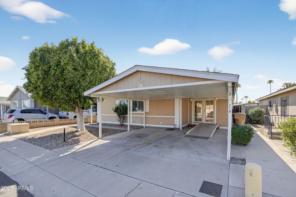 Photo of 11275 N 99th Avenue #219, Peoria, AZ 85345 (MLS # 6918614)