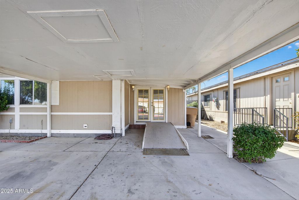 Photo of 11275 N 99th Avenue #219, Peoria, AZ 85345 (MLS # 6918614)