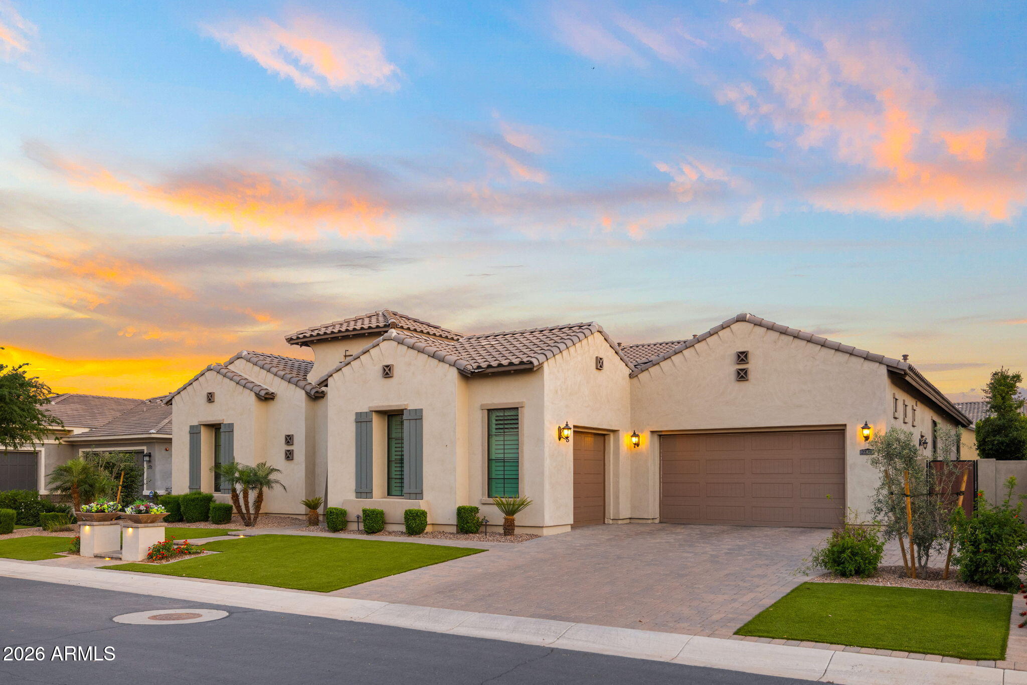 2537 E TURNBERRY Drive