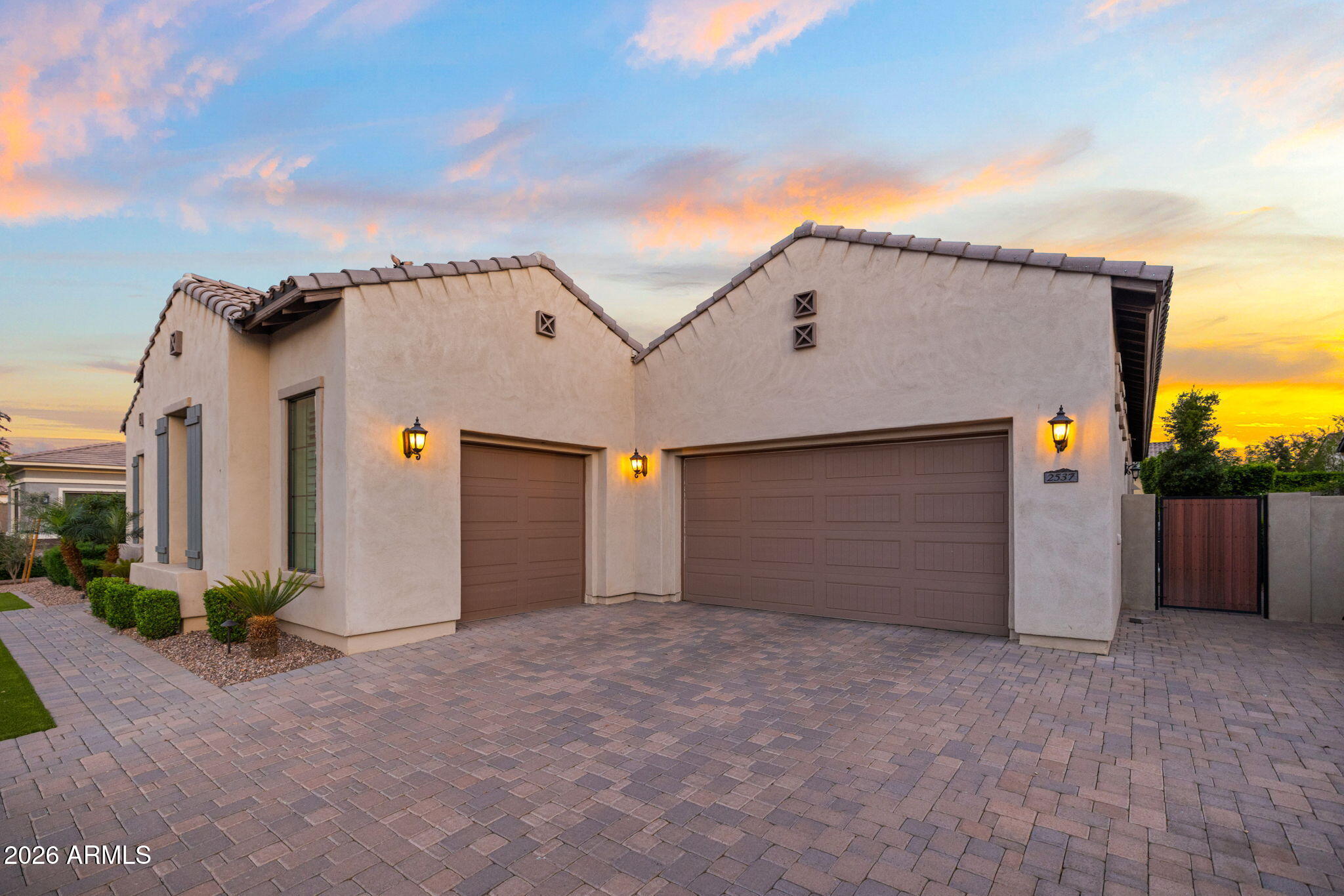 2537 E TURNBERRY Drive