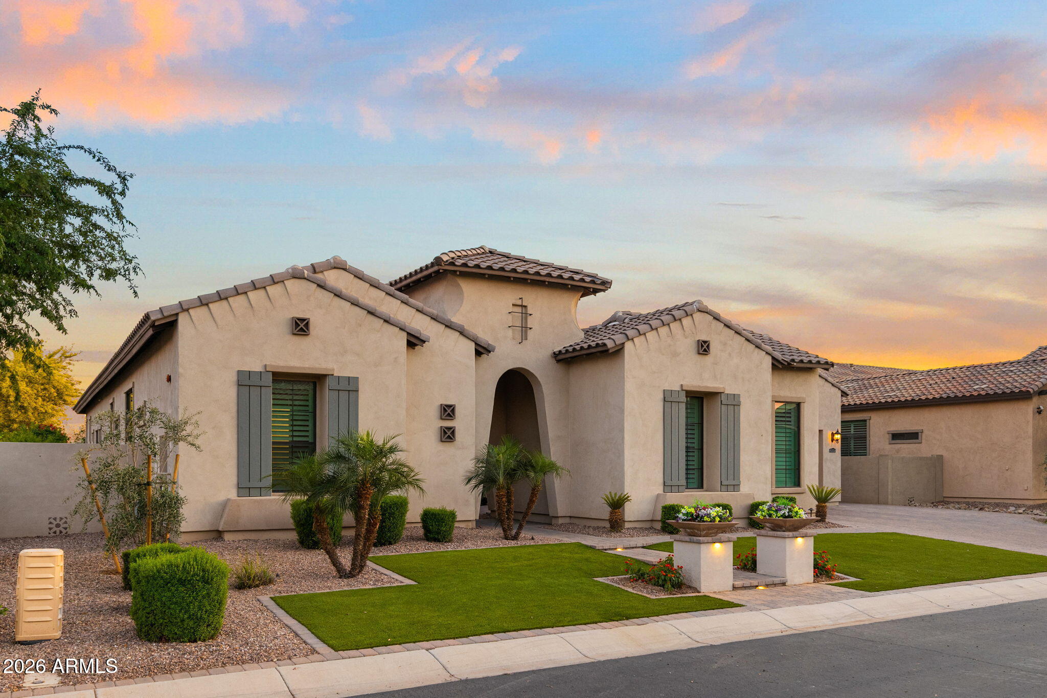 2537 E TURNBERRY Drive