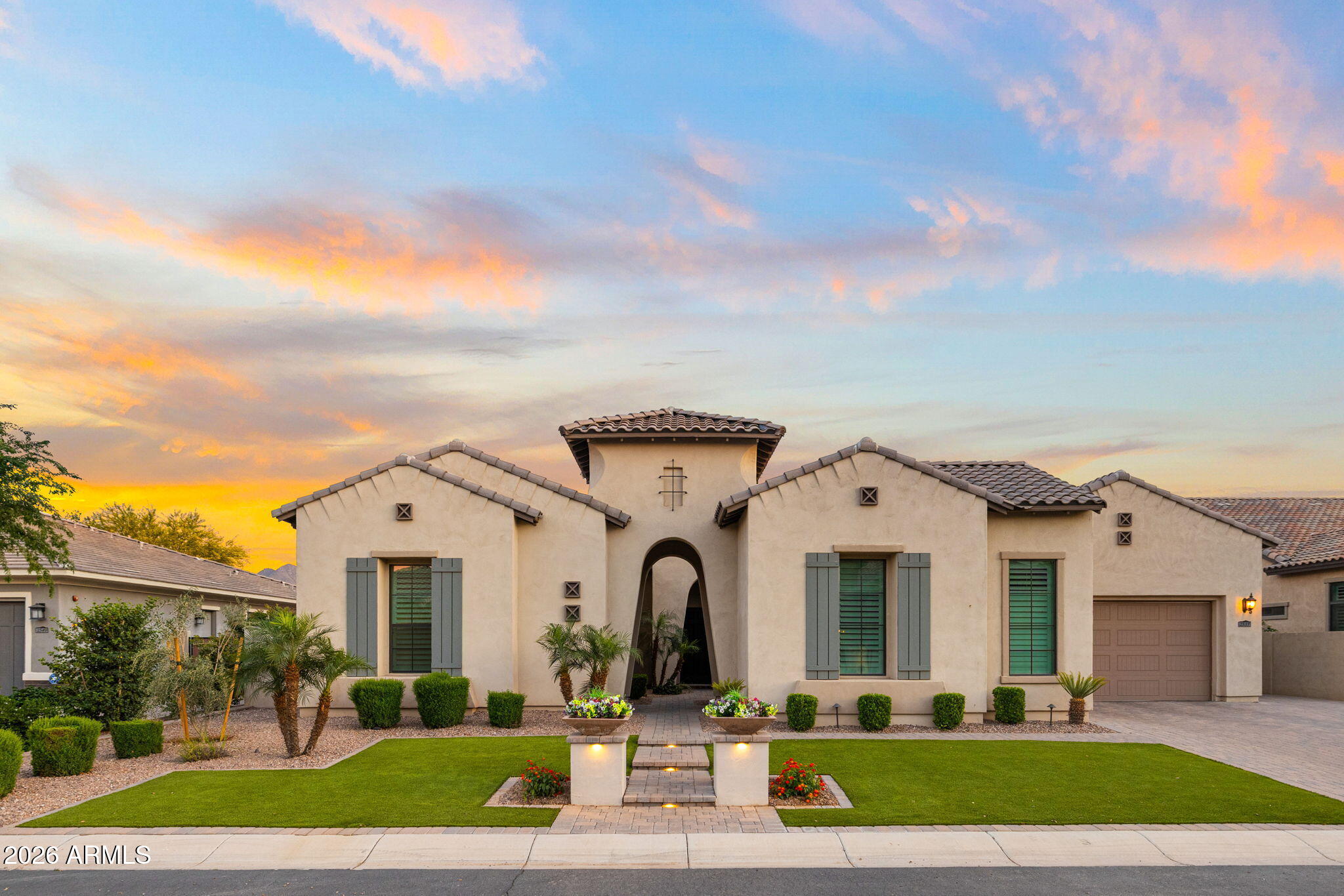 2537 E TURNBERRY Drive