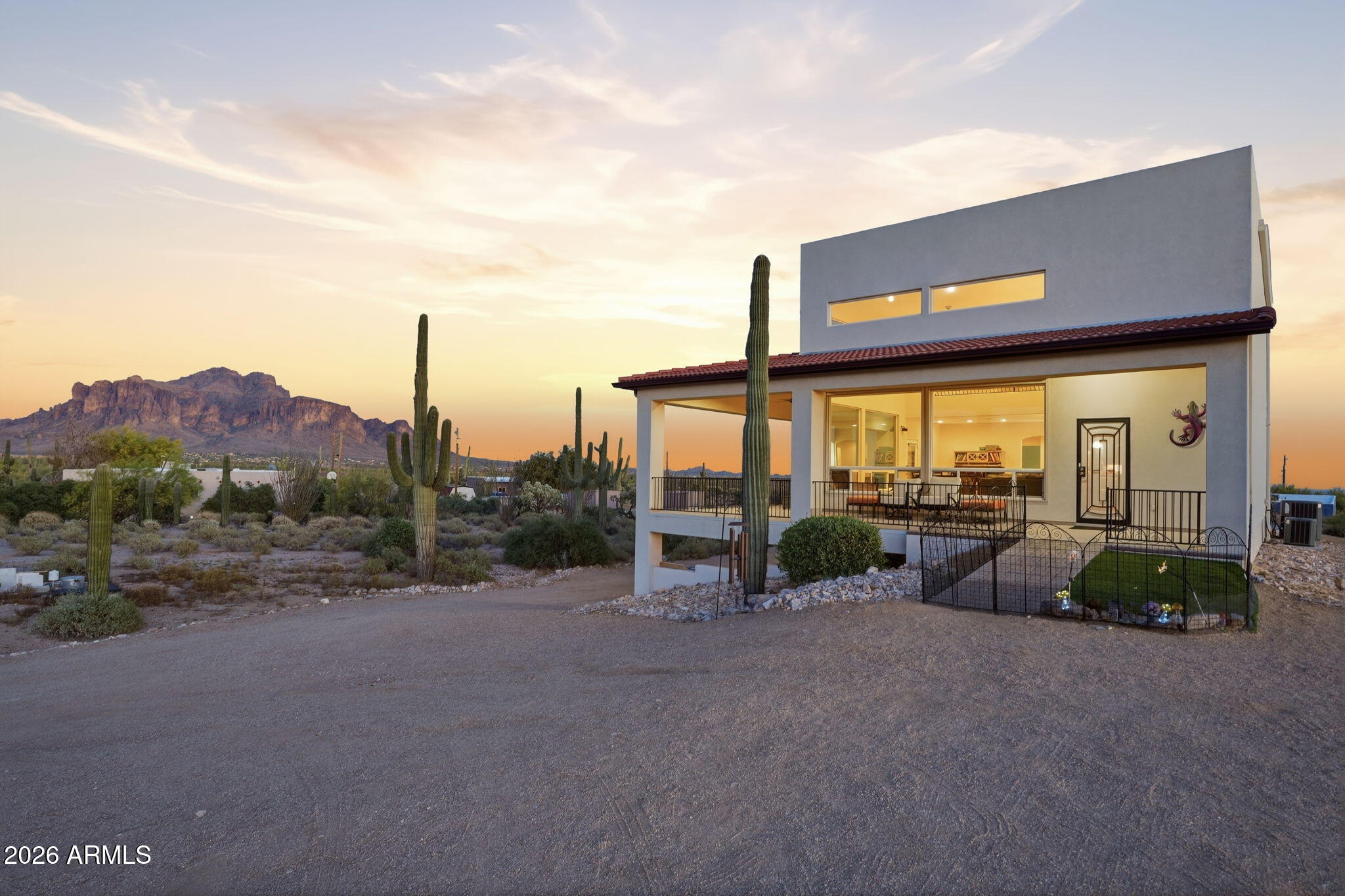 1511 E MOON VISTA Street