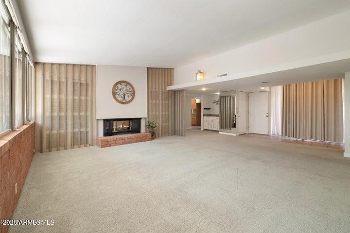 3 WALKING DIAMOND Drive