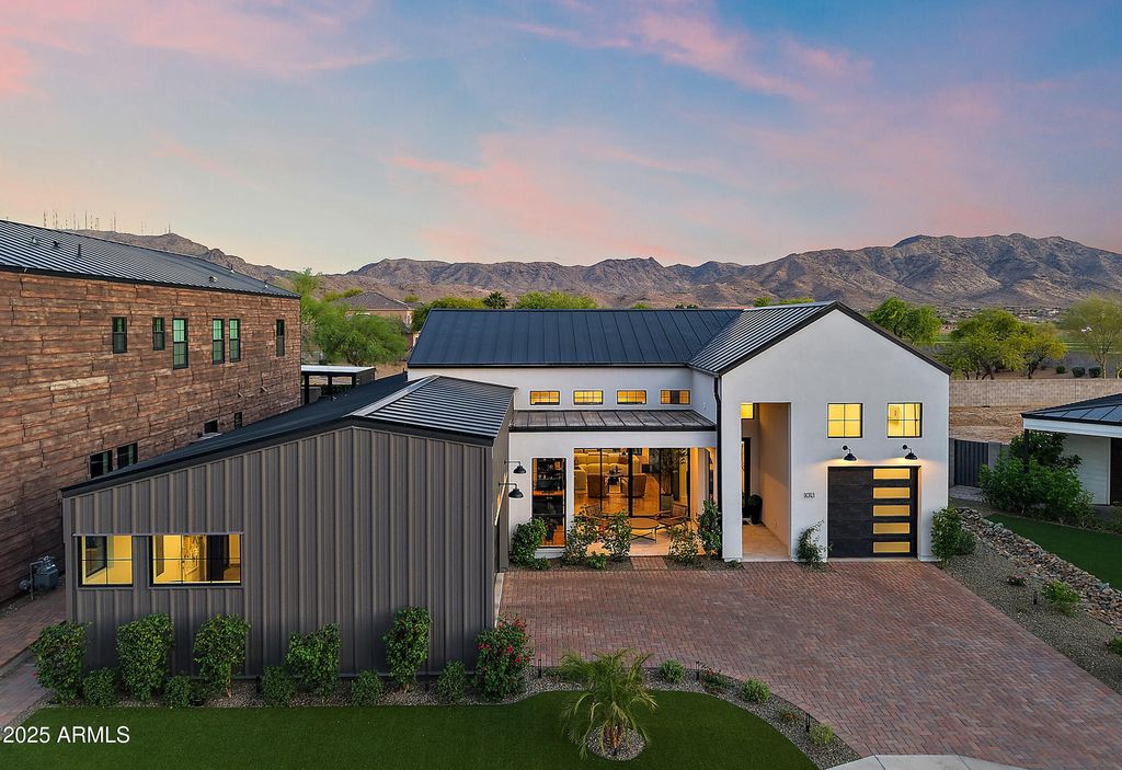 Photo of 1013 W Ardmore Road, Phoenix, AZ 85041 (MLS # 6976616)