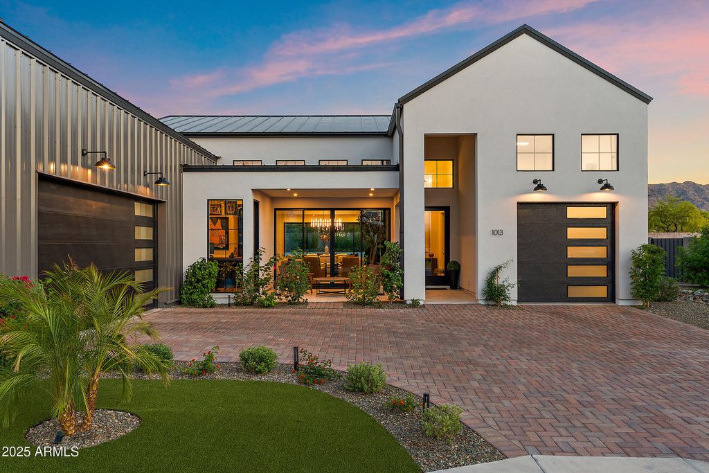 Photo of 1013 W Ardmore Road, Phoenix, AZ 85041 (MLS # 6976616)