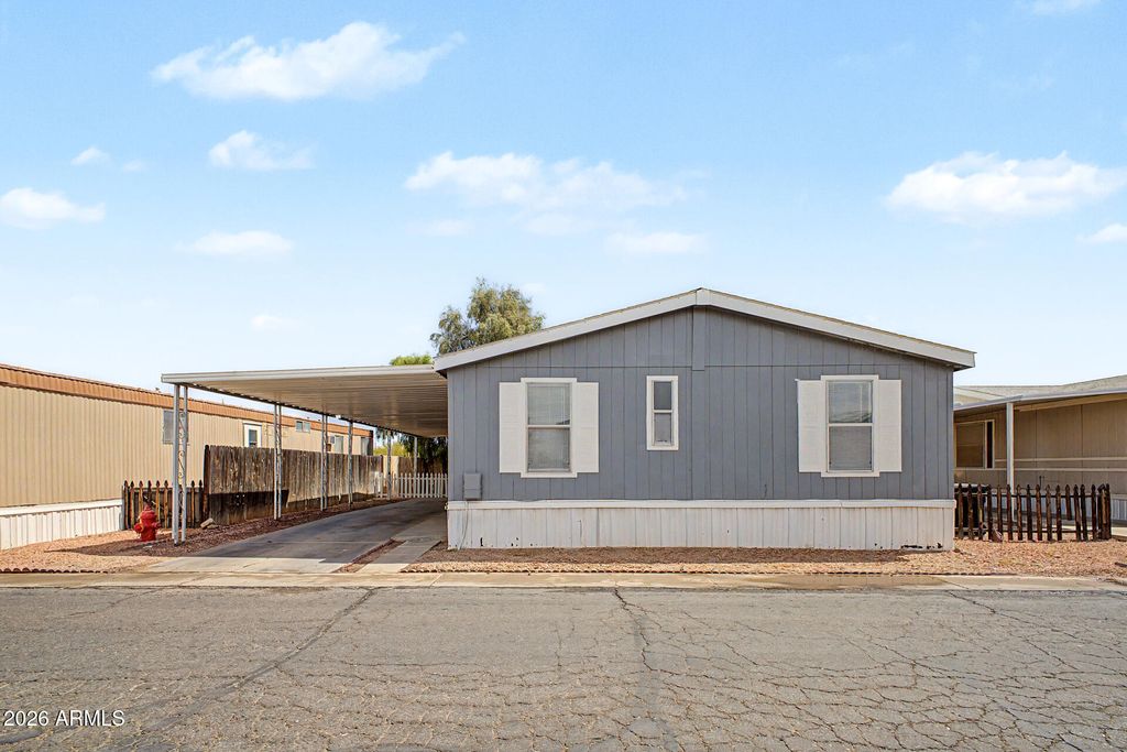 Photo of 8427 W Glendale Avenue #210, Glendale, AZ 85305 (MLS # 7013176)