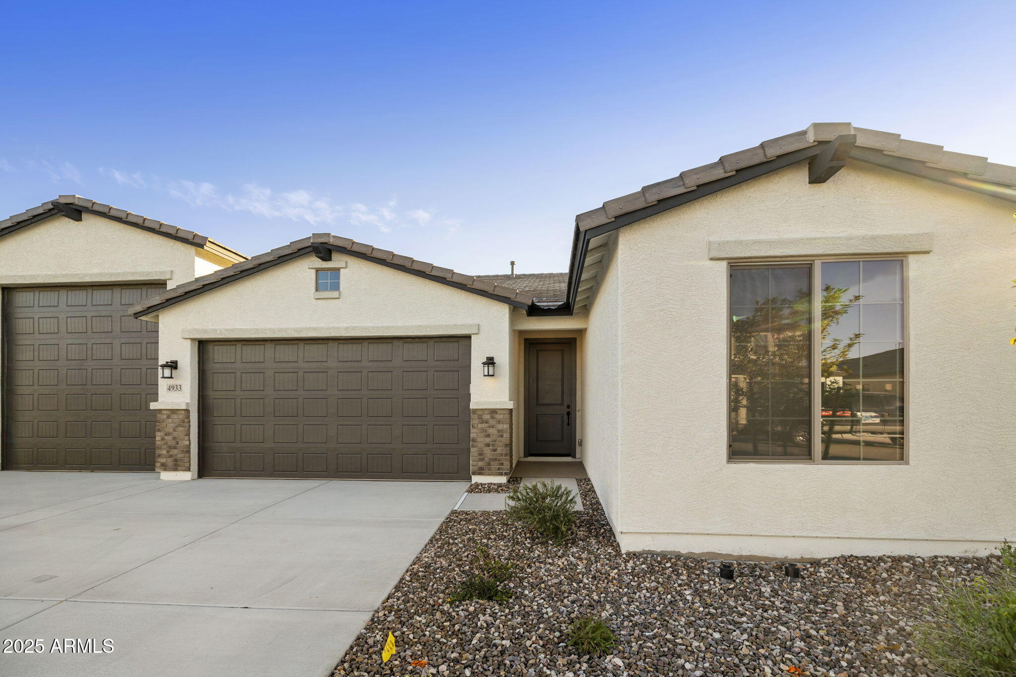 4933 W CAPISTRANO Avenue