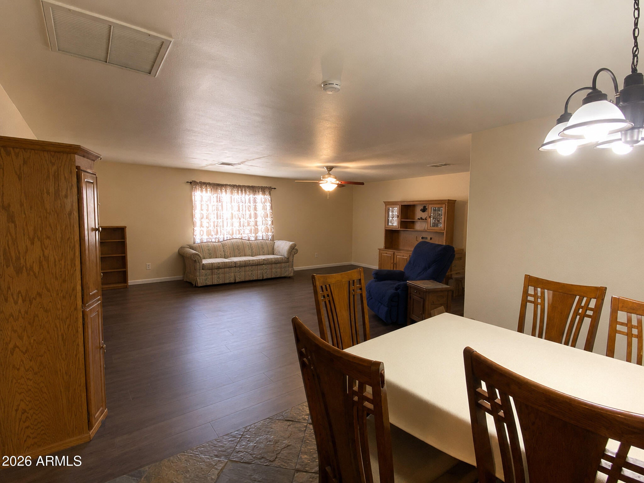 210 W VICTORIA Circle